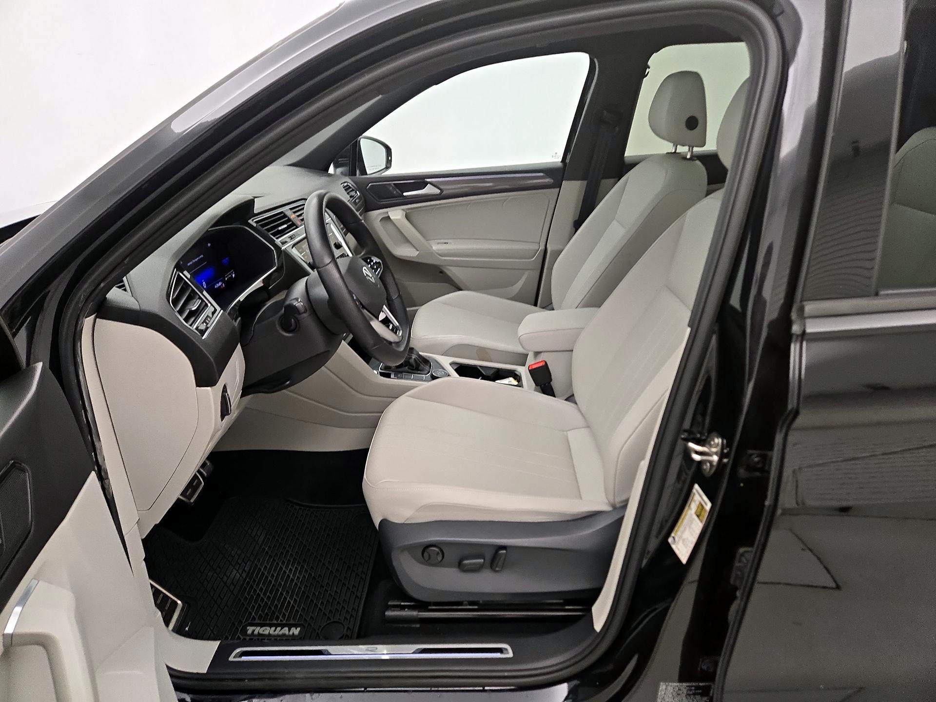Thumbnail: 2023 Volkswagen Tiguan - 11