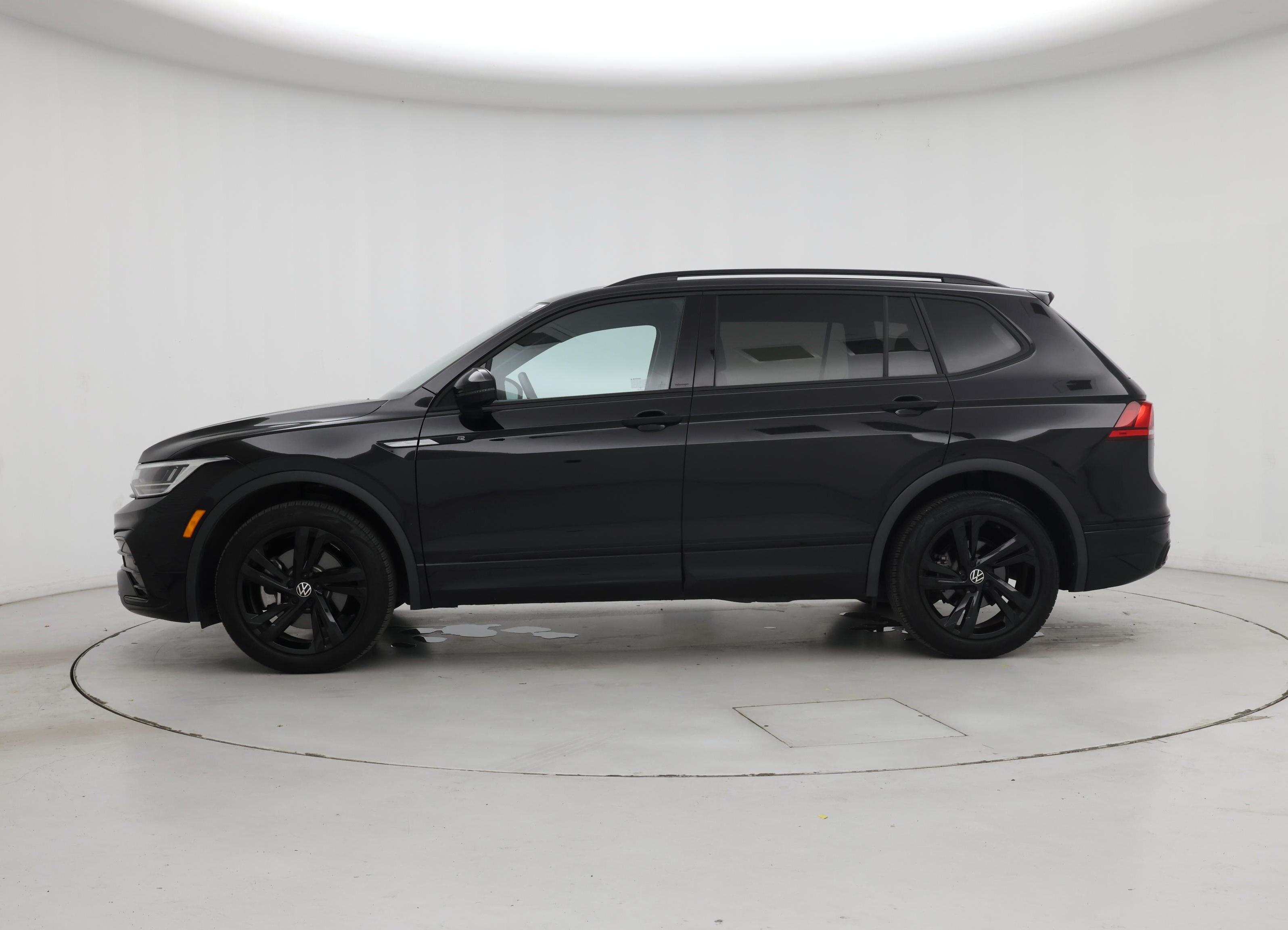 Thumbnail: 2023 Volkswagen Tiguan - 3