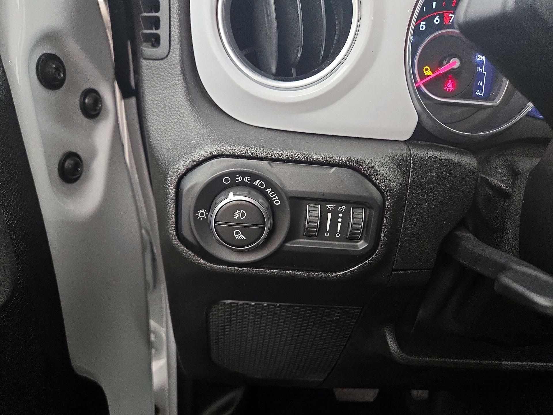 Thumbnail: 2020 Jeep Gladiator - 13
