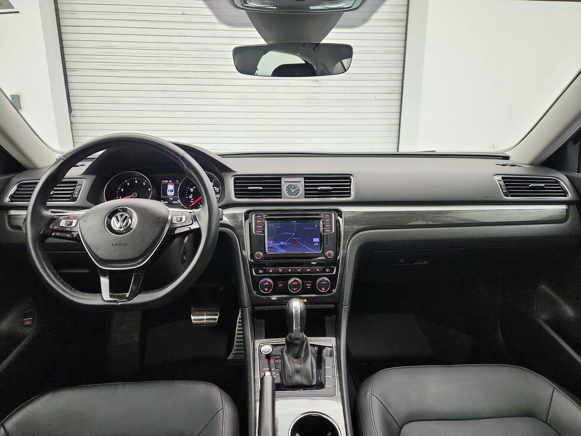 Thumbnail: 2017 Volkswagen Passat - 9