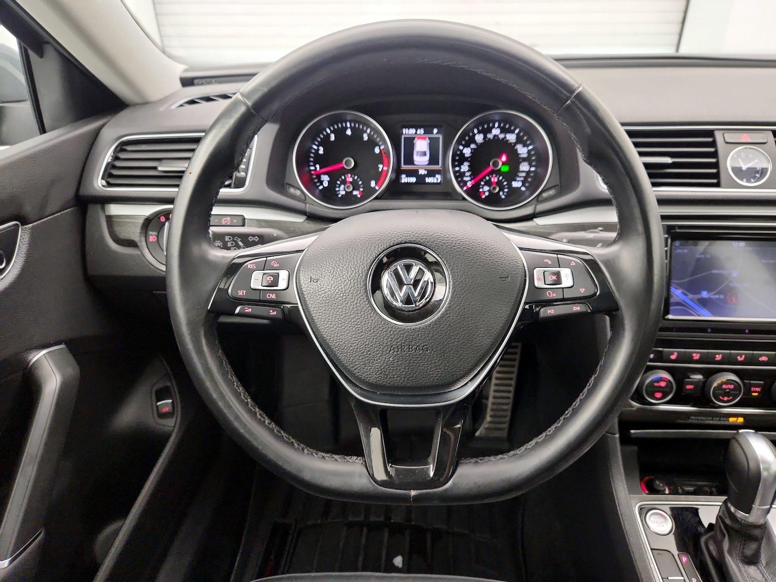 2017 Volkswagen Passat SEL Premium - Photo 11