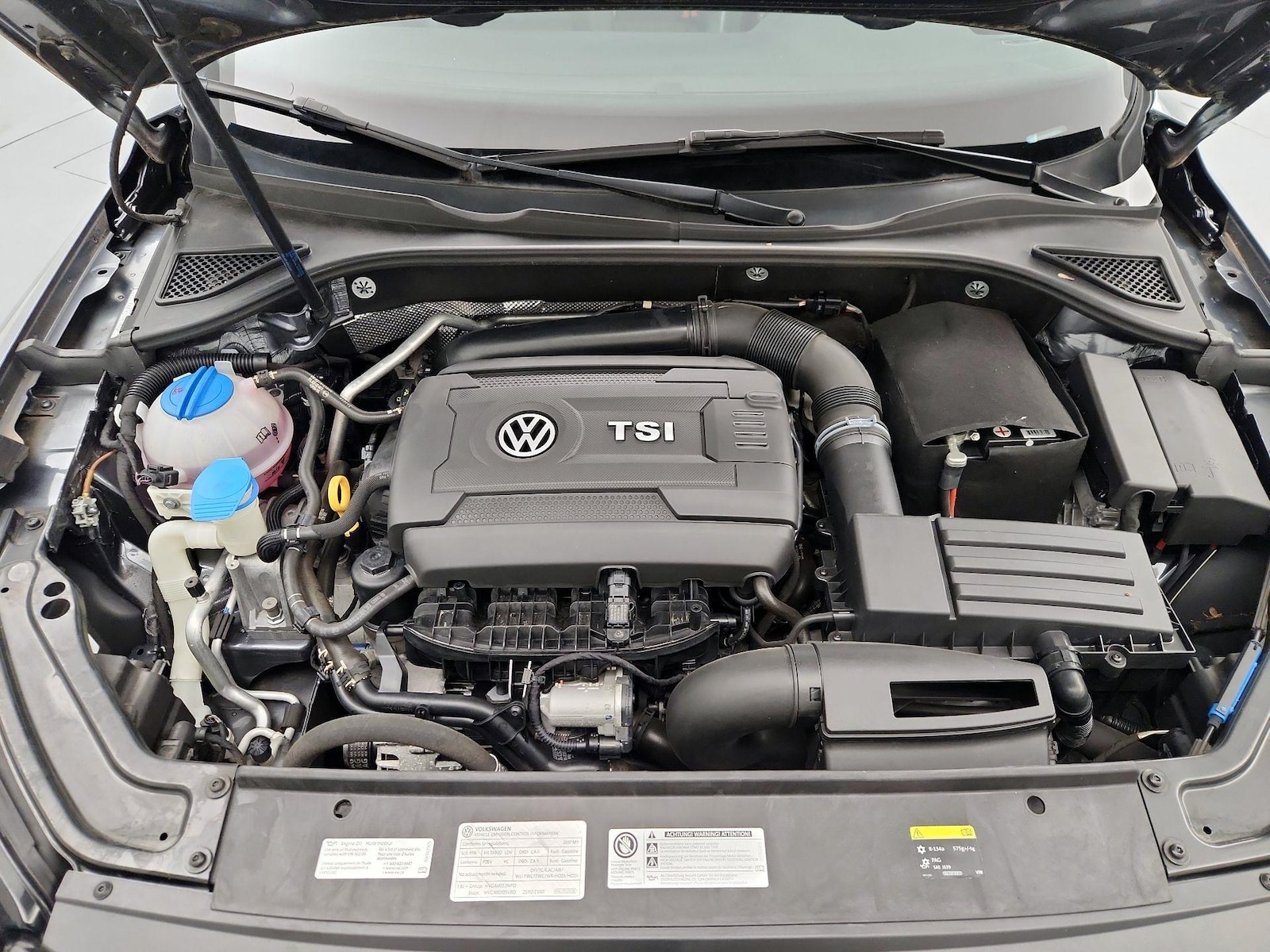 2017 Volkswagen Passat SEL Premium - Photo 24