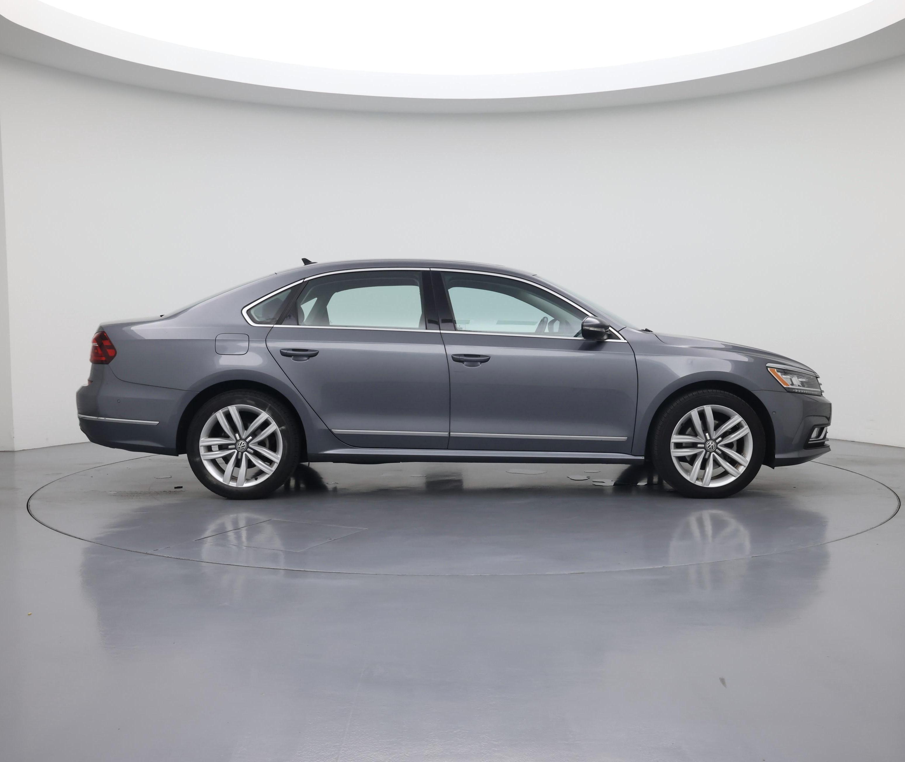 Thumbnail: 2017 Volkswagen Passat - 7