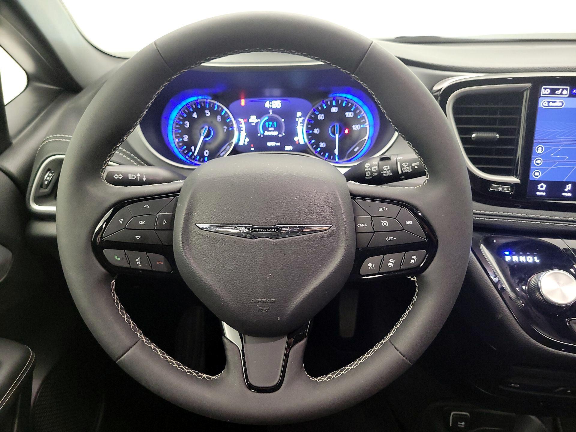 Thumbnail: 2024 Chrysler Pacifica - 10