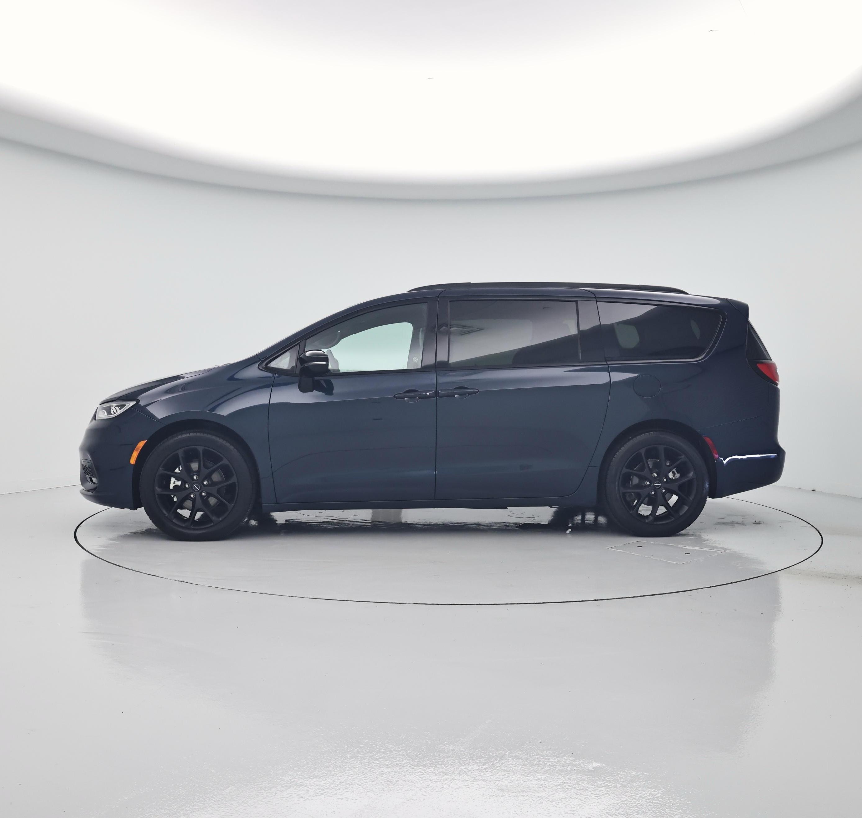 Thumbnail: 2024 Chrysler Pacifica - 3