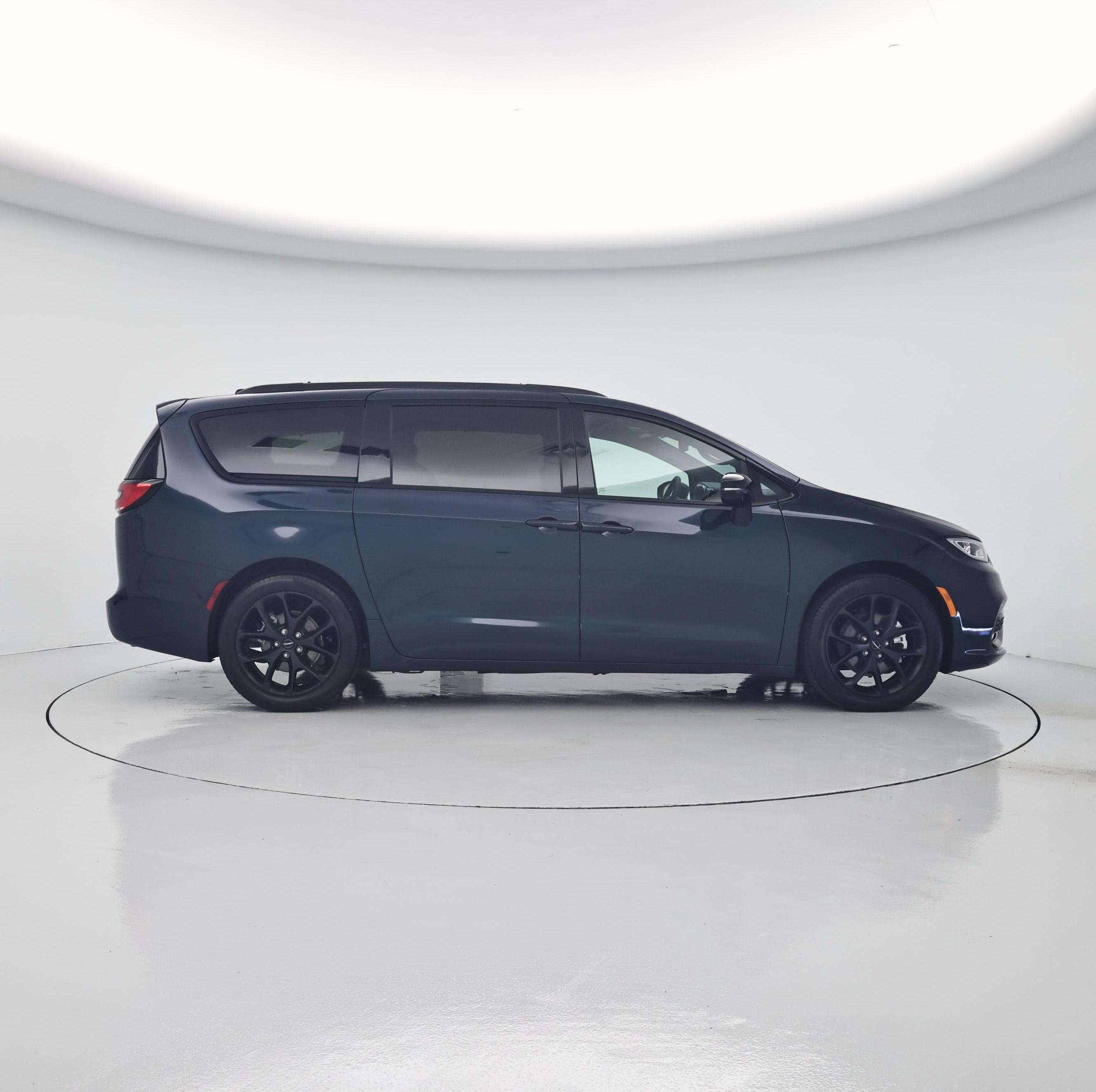 Thumbnail: 2024 Chrysler Pacifica - 7