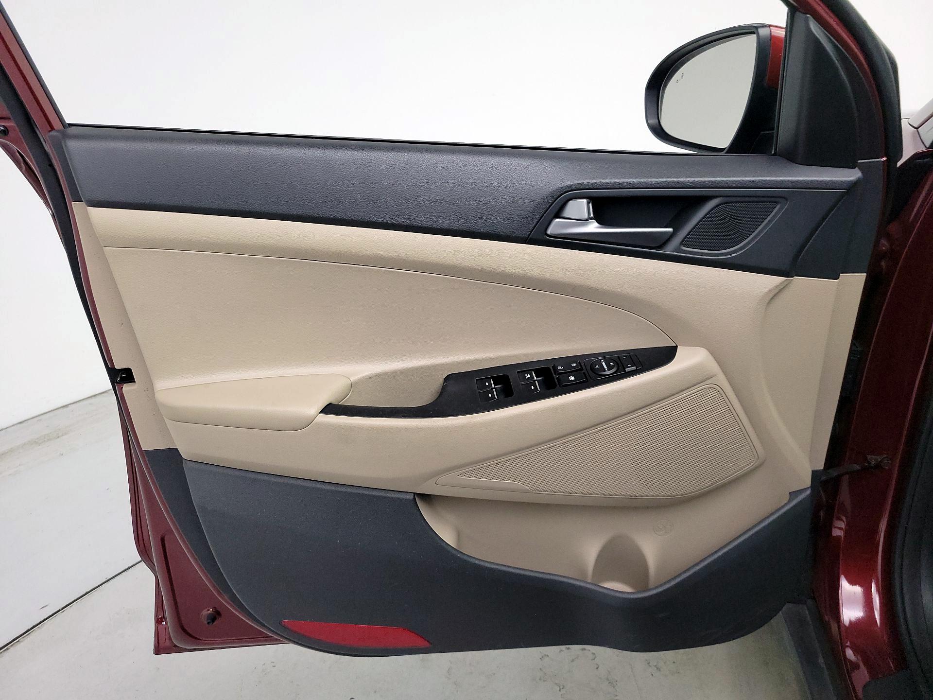 Thumbnail: 2016 Hyundai Tucson - 12