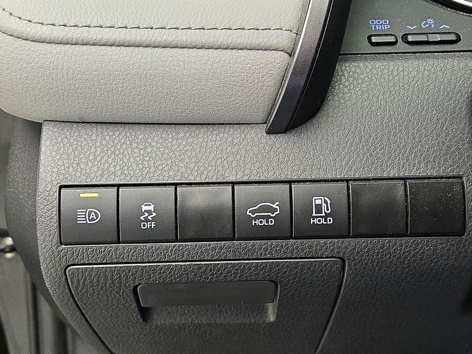 2024 Toyota Camry LE - Photo 14