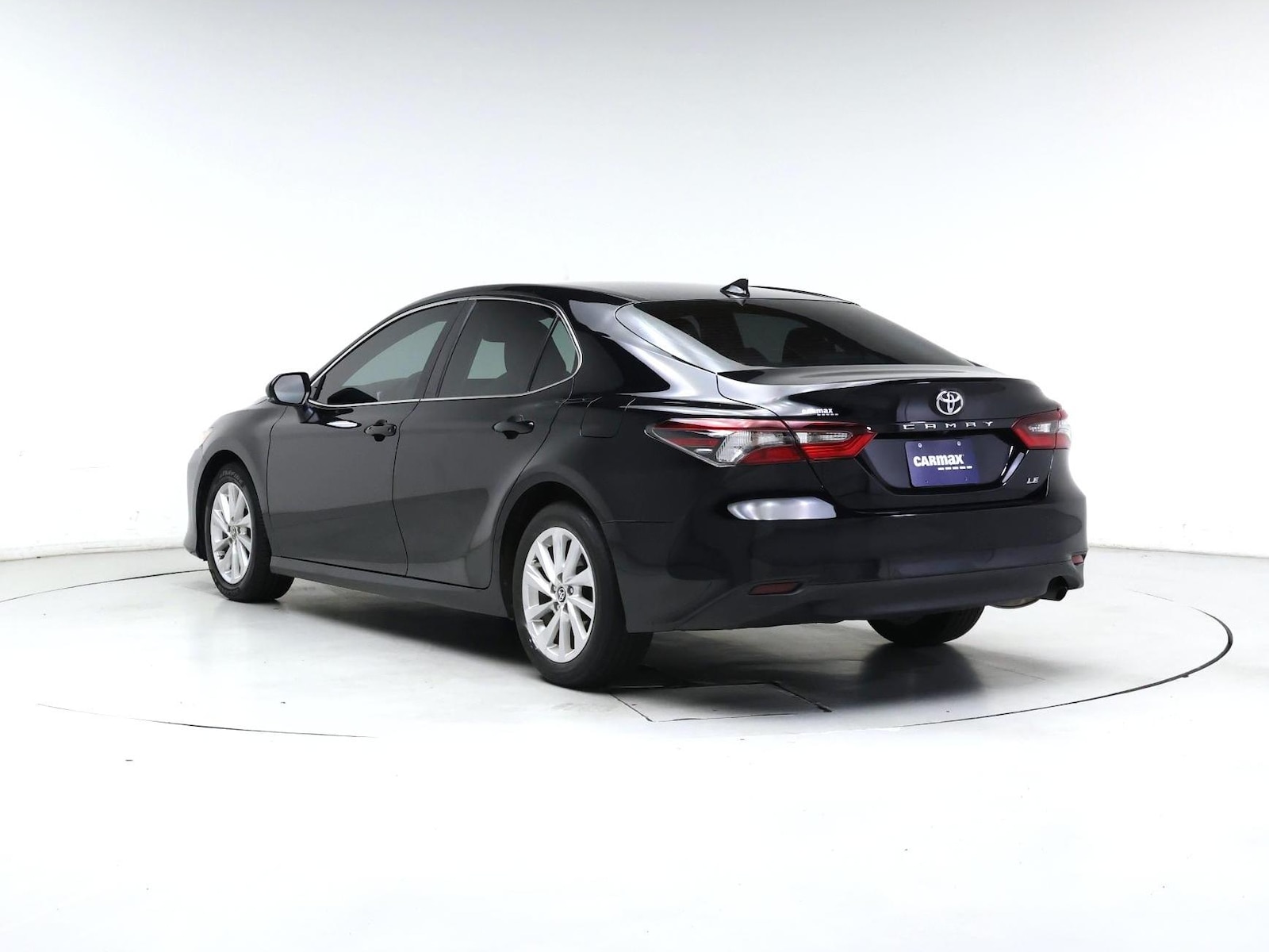 2024 Toyota Camry LE - Photo 3