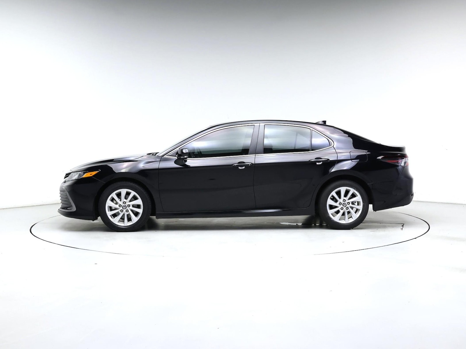 2024 Toyota Camry LE - Photo 4