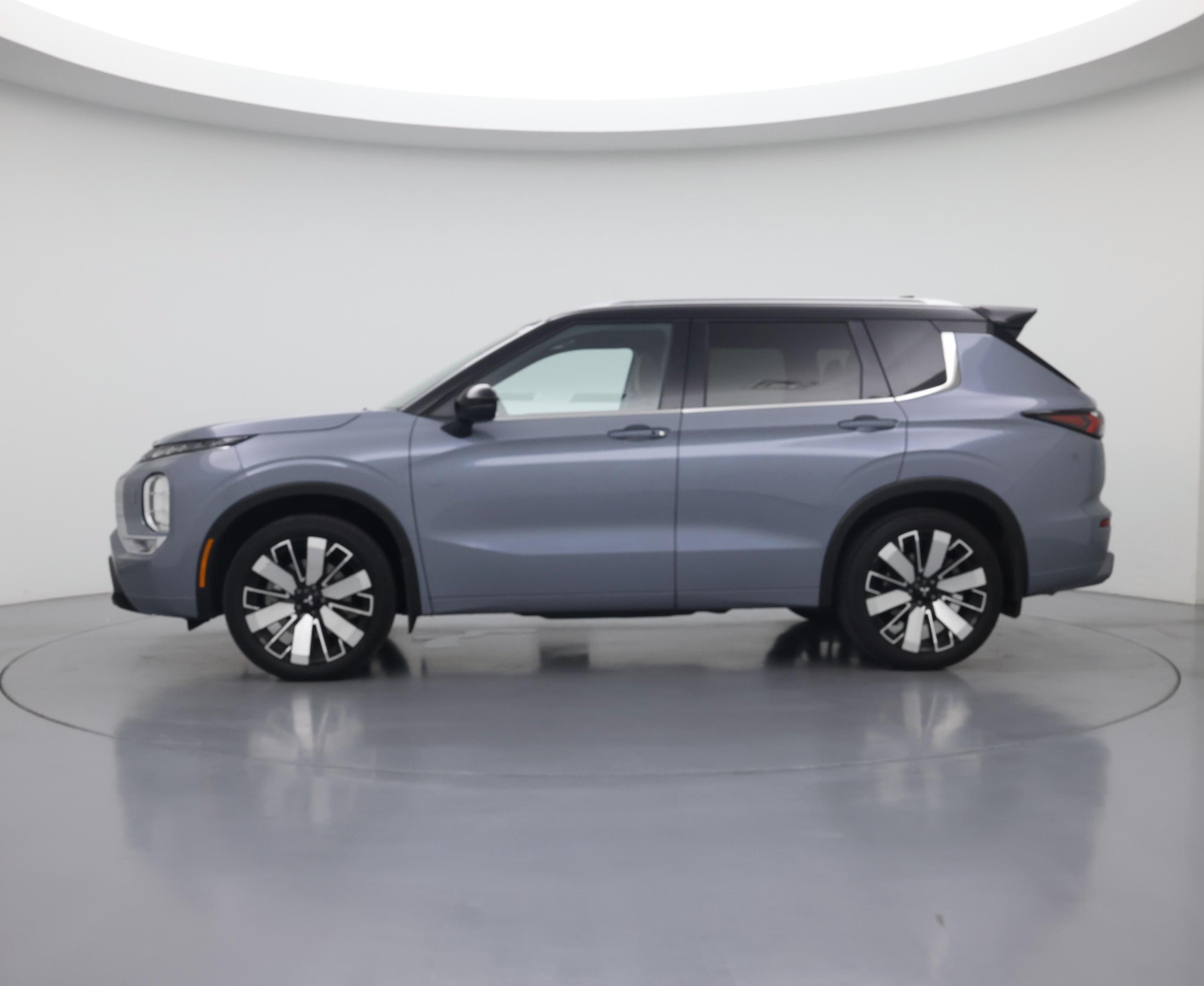Thumbnail: 2025 Mitsubishi Outlander - 3