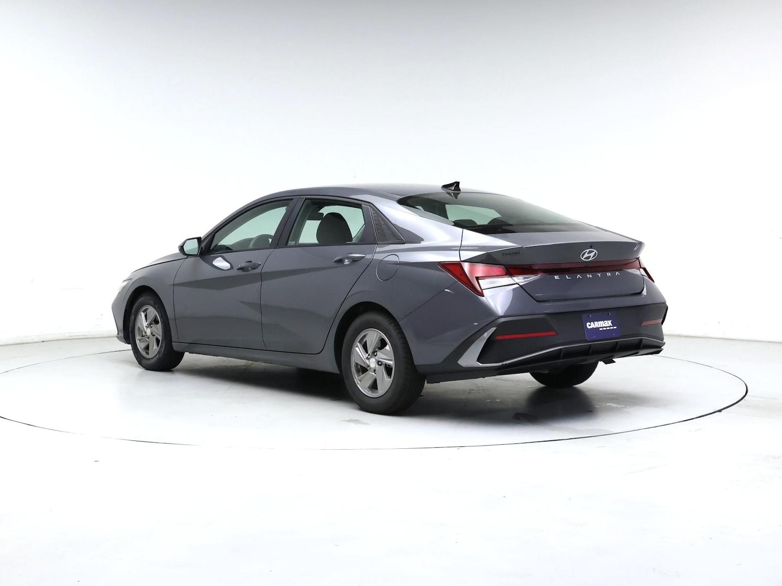 2024 Hyundai Elantra SE - Photo 3