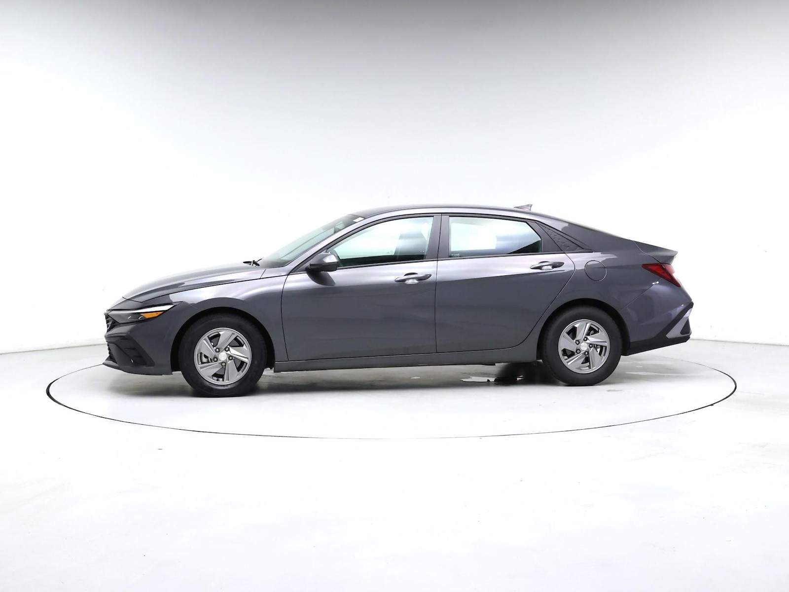 2024 Hyundai Elantra SE - Photo 4