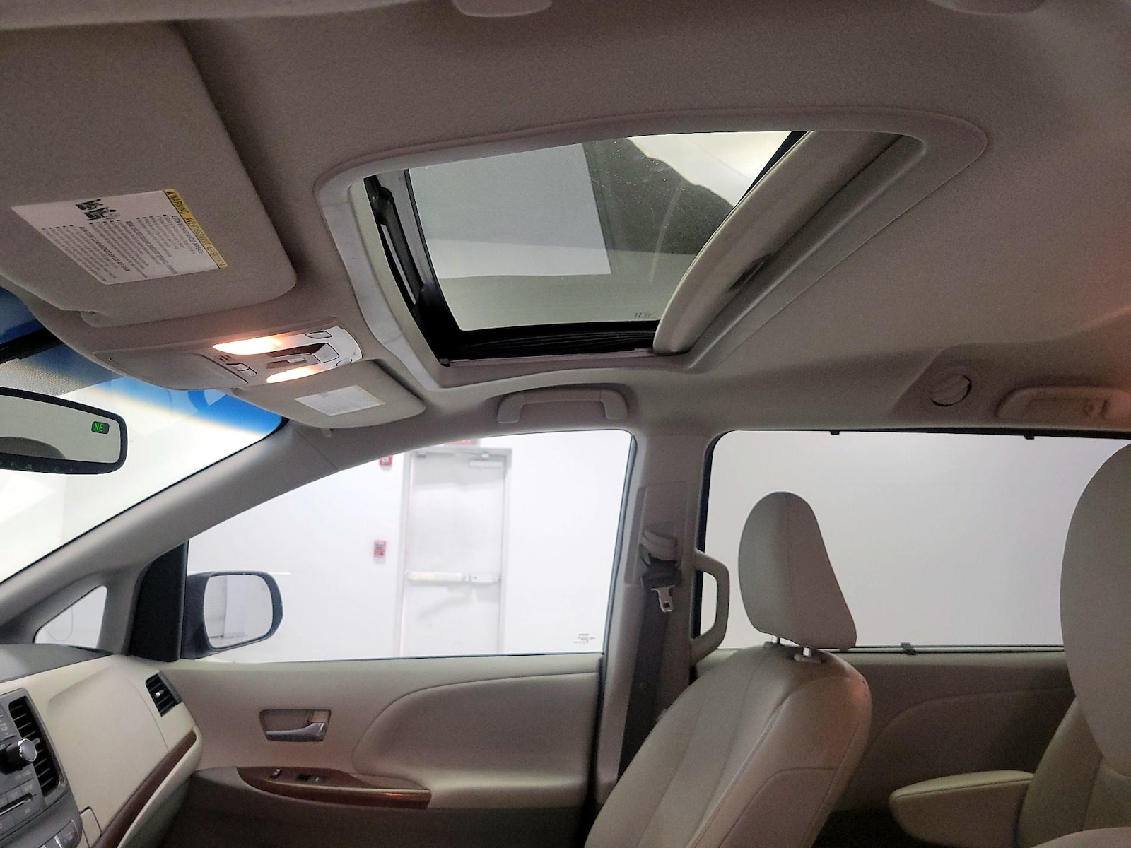 2014 Toyota Sienna XLE - Photo 20
