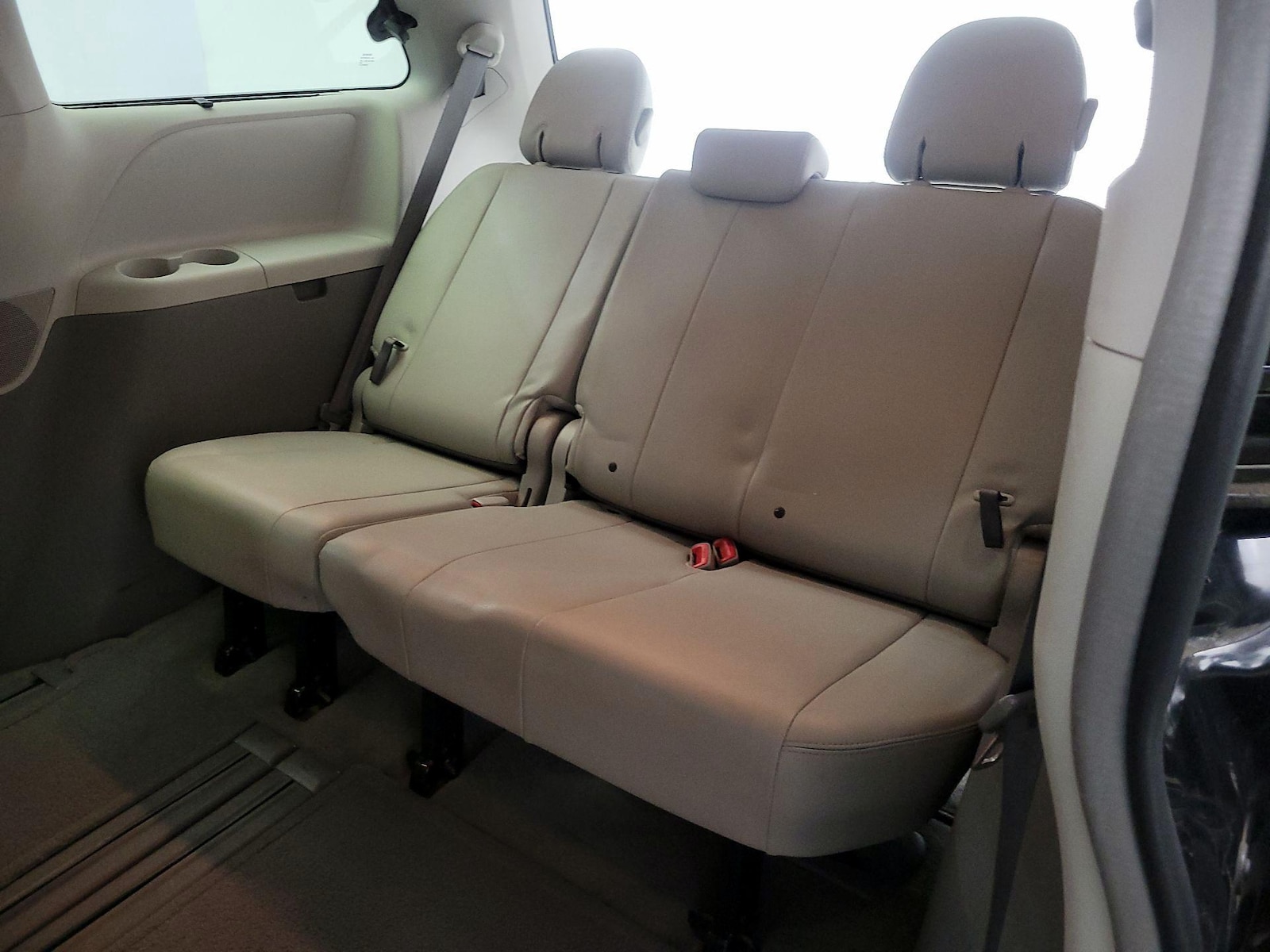 2014 Toyota Sienna XLE - Photo 22