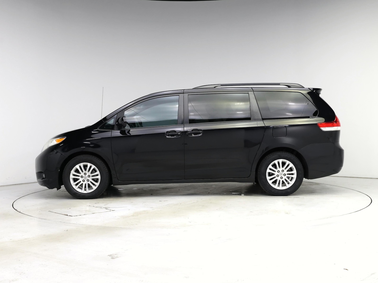 2014 Toyota Sienna XLE - Photo 4