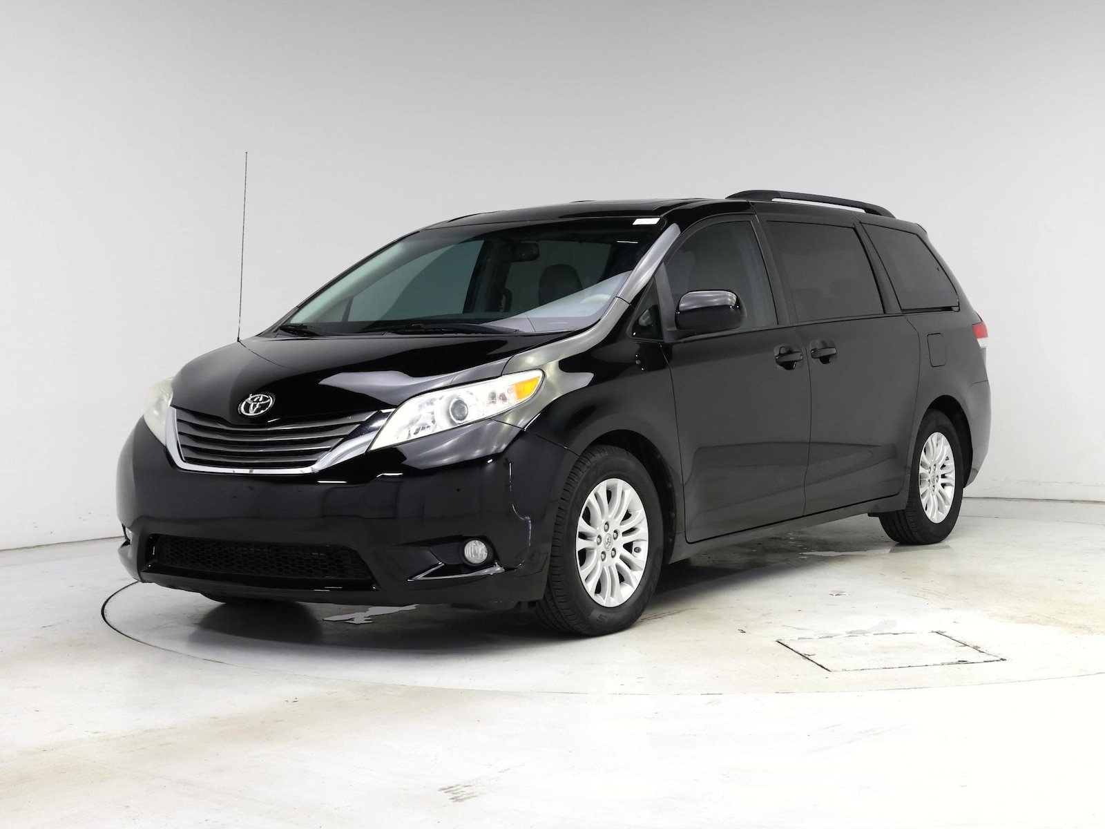 2014 Toyota Sienna XLE - Photo 5