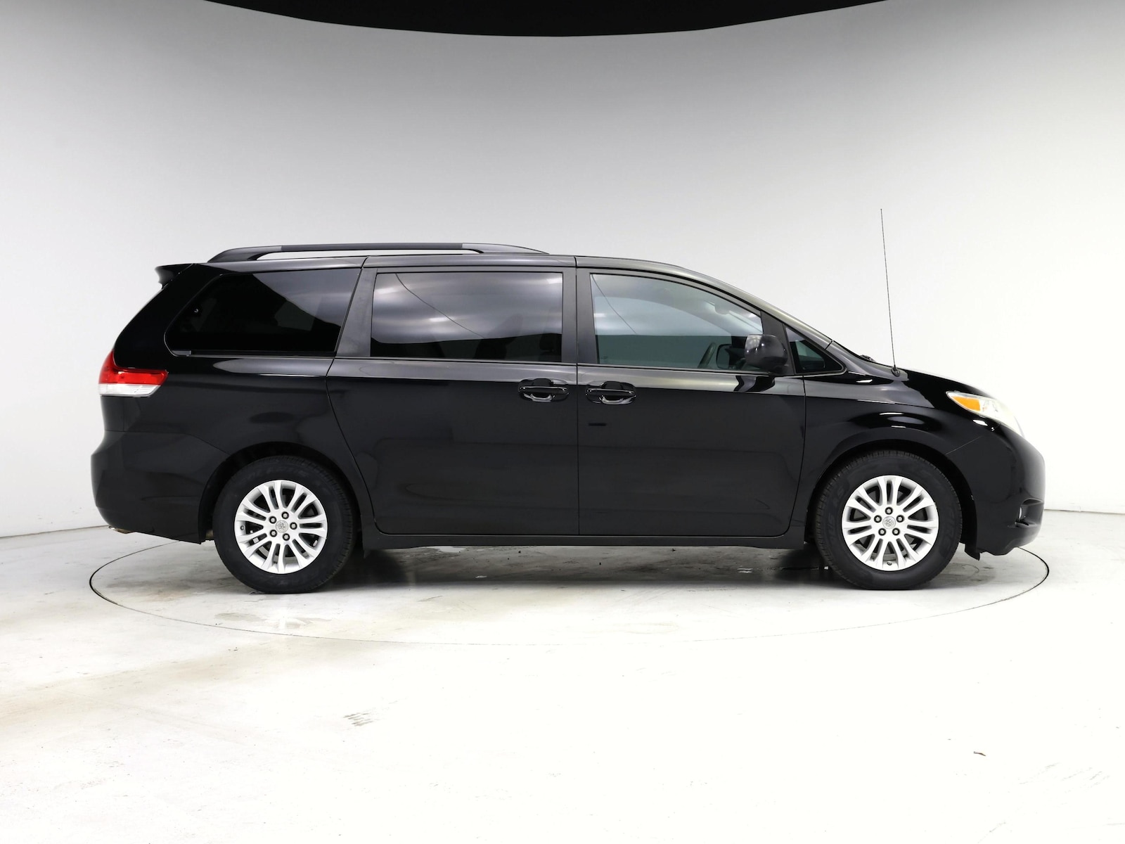 2014 Toyota Sienna XLE - Photo 8