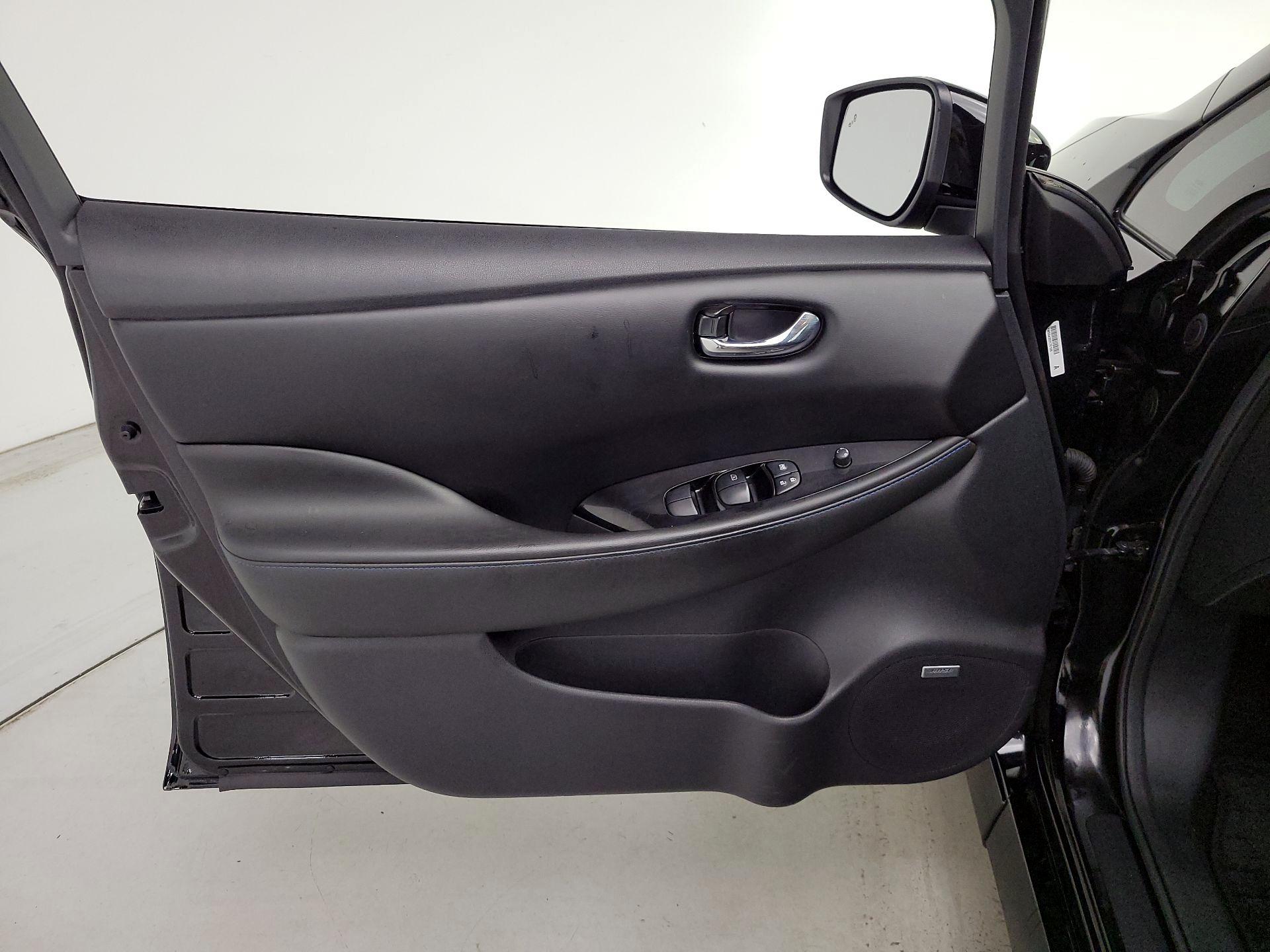 Thumbnail: 2020 Nissan Leaf - 12