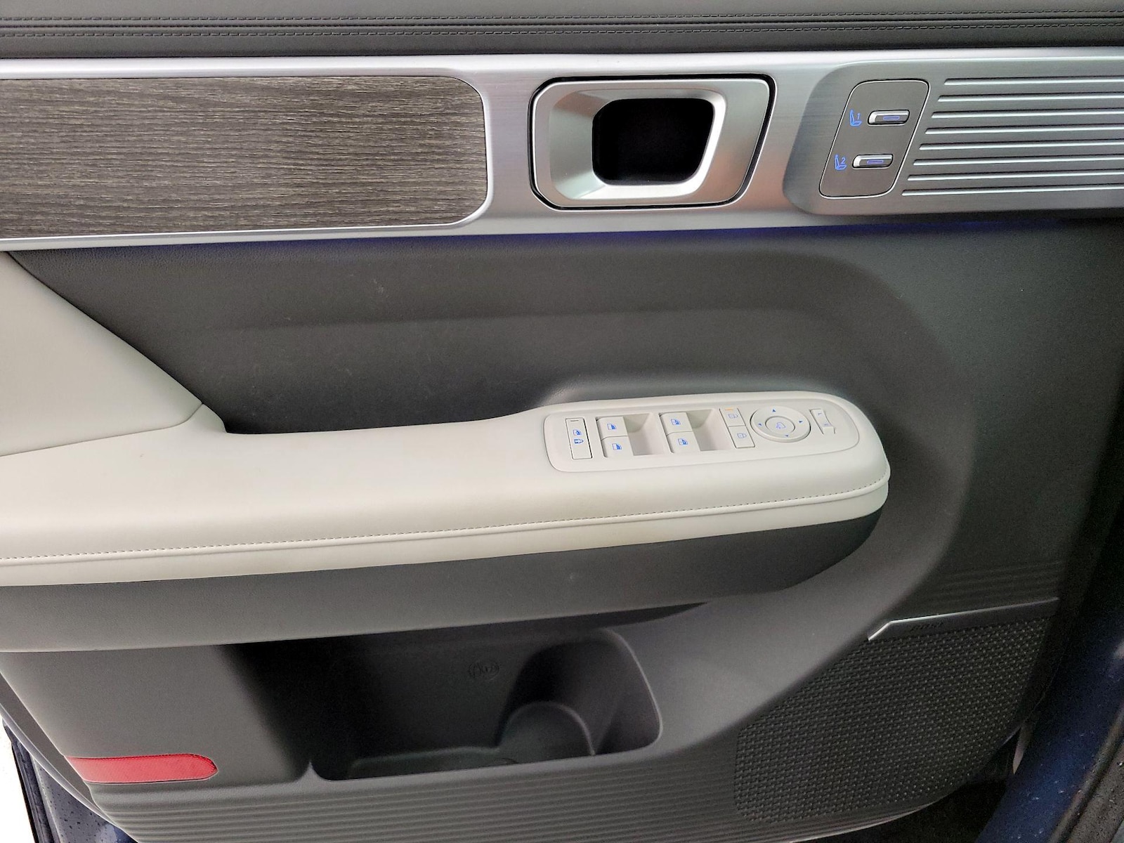 2025 Hyundai Santa Fe Limited - Photo 13