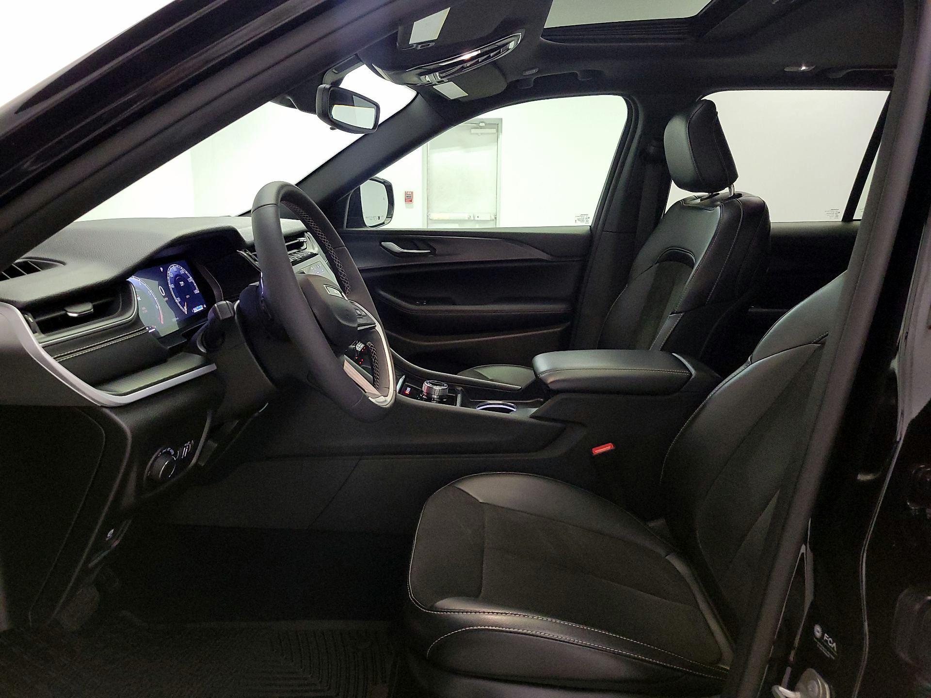 Thumbnail: 2024 Jeep Grand Cherokee - 11