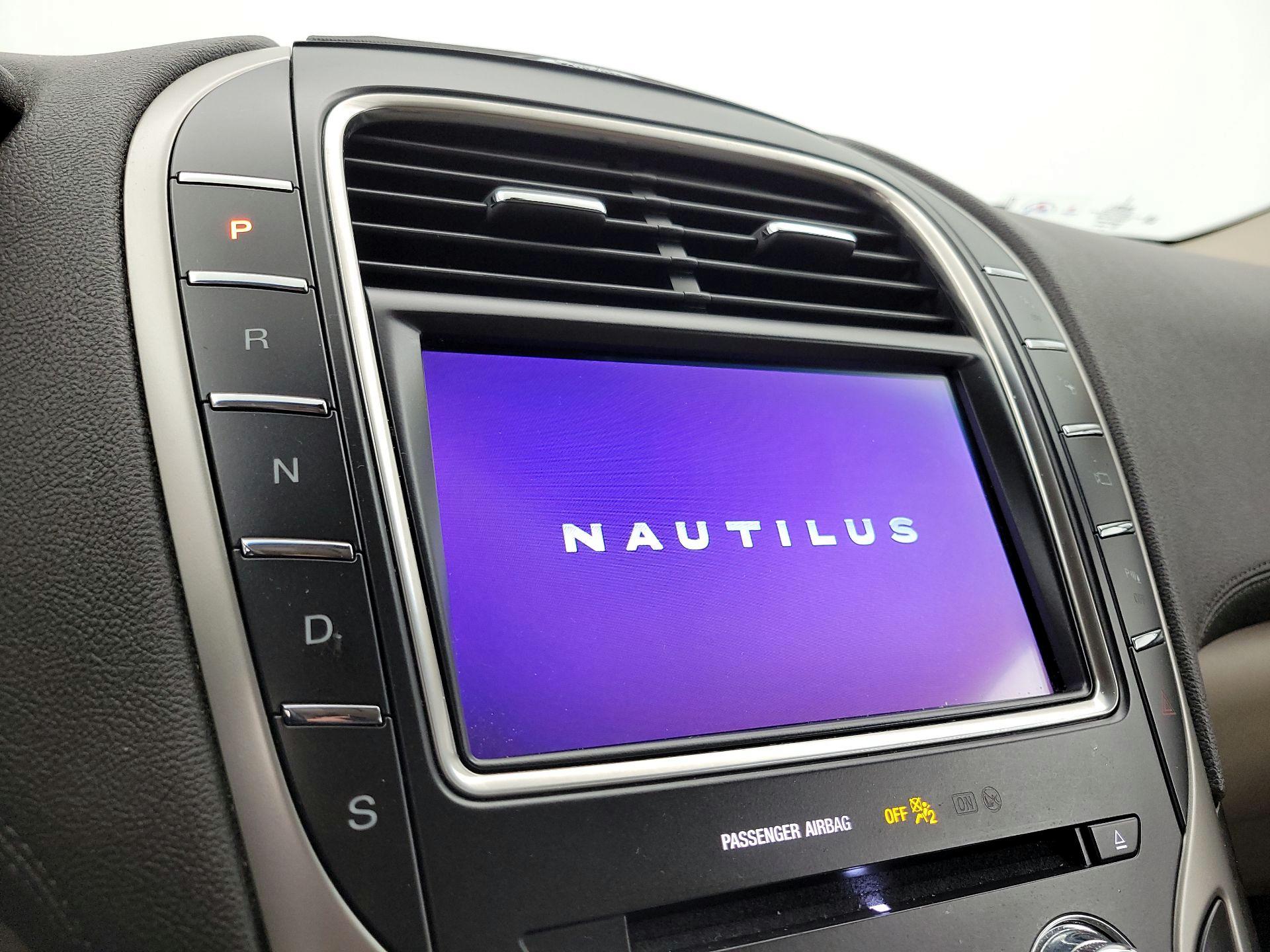 Thumbnail: 2020 Lincoln Nautilus - 16