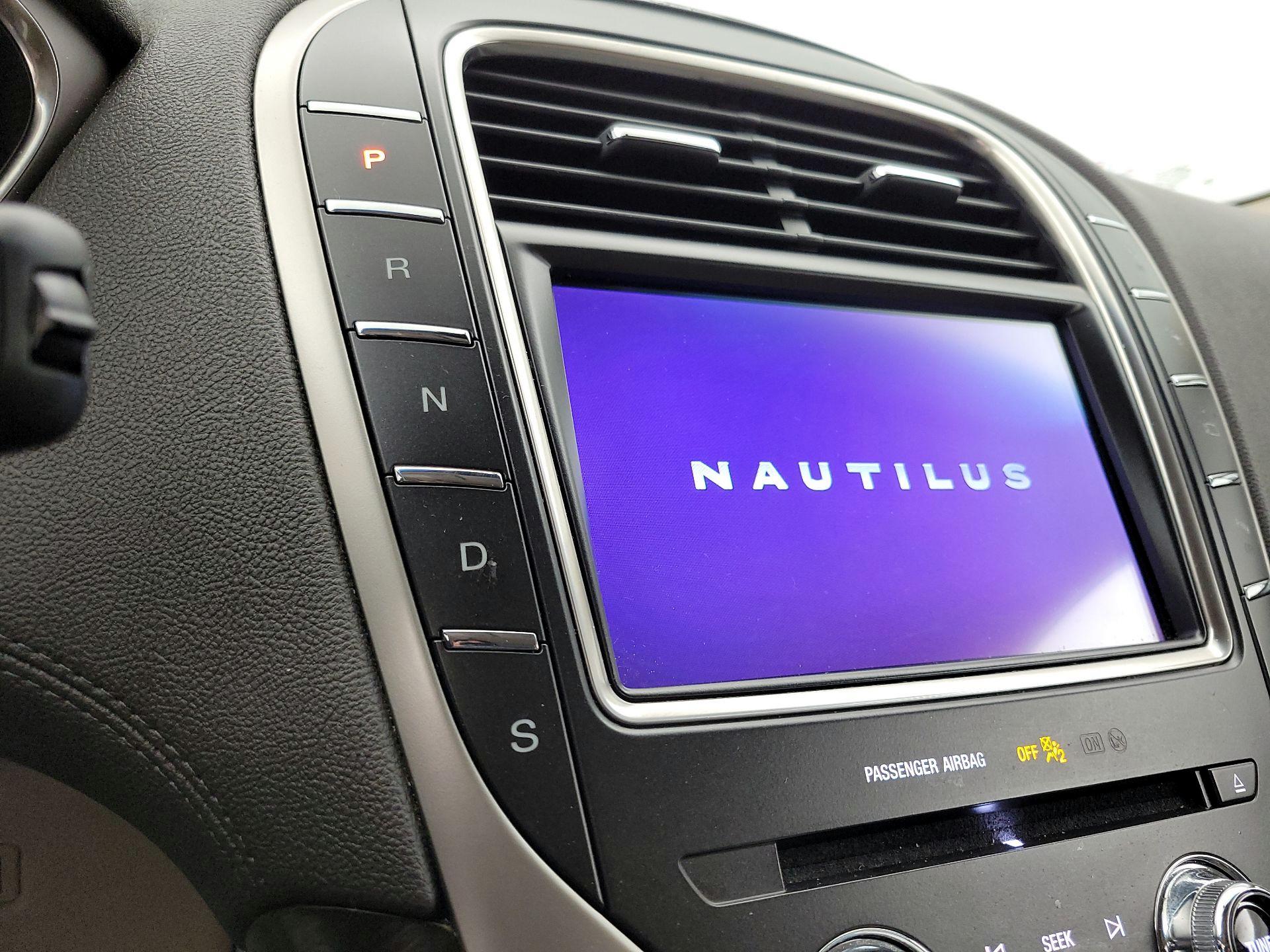 Thumbnail: 2020 Lincoln Nautilus - 18
