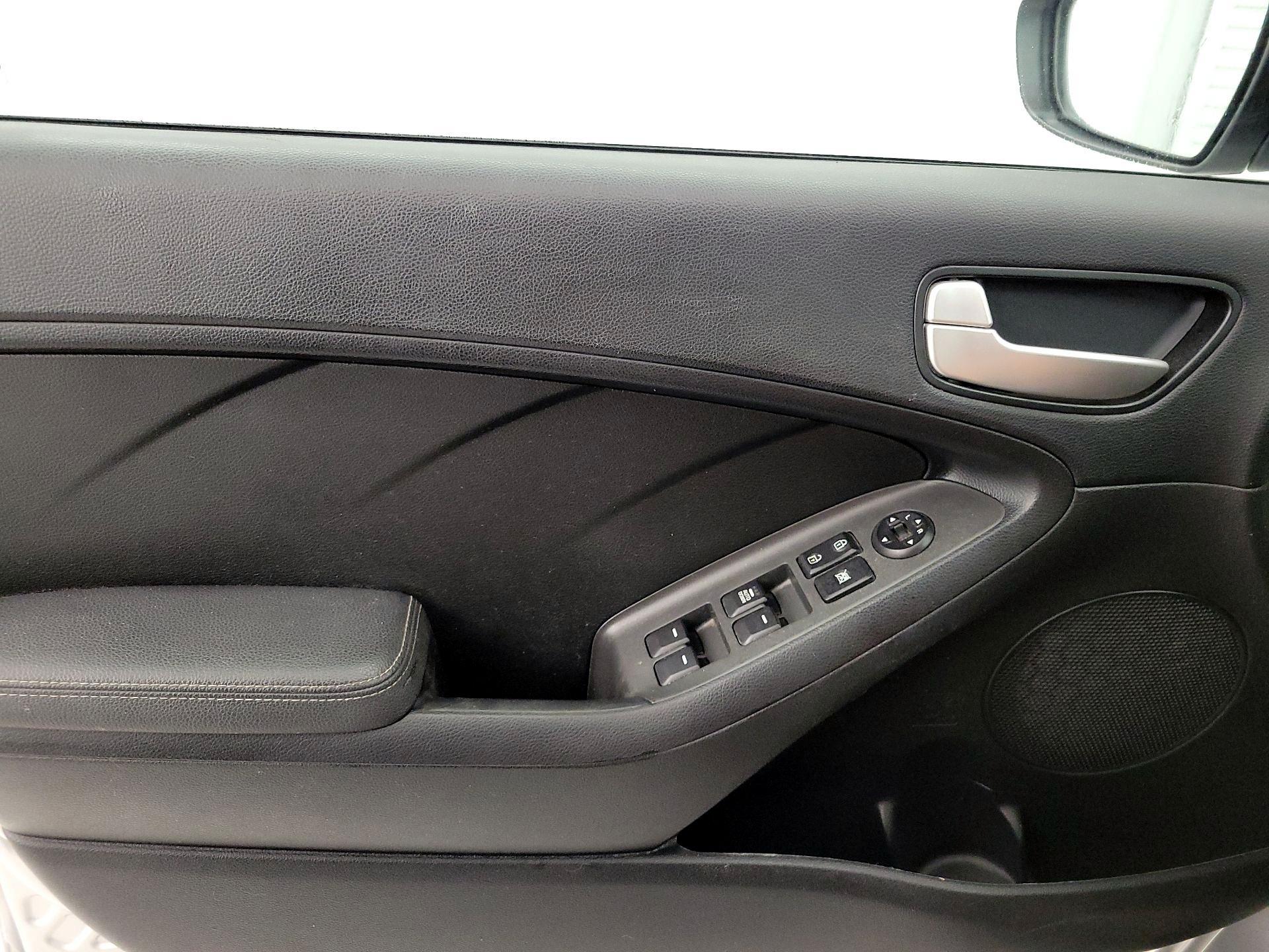 Thumbnail: 2018 Kia Forte - 12
