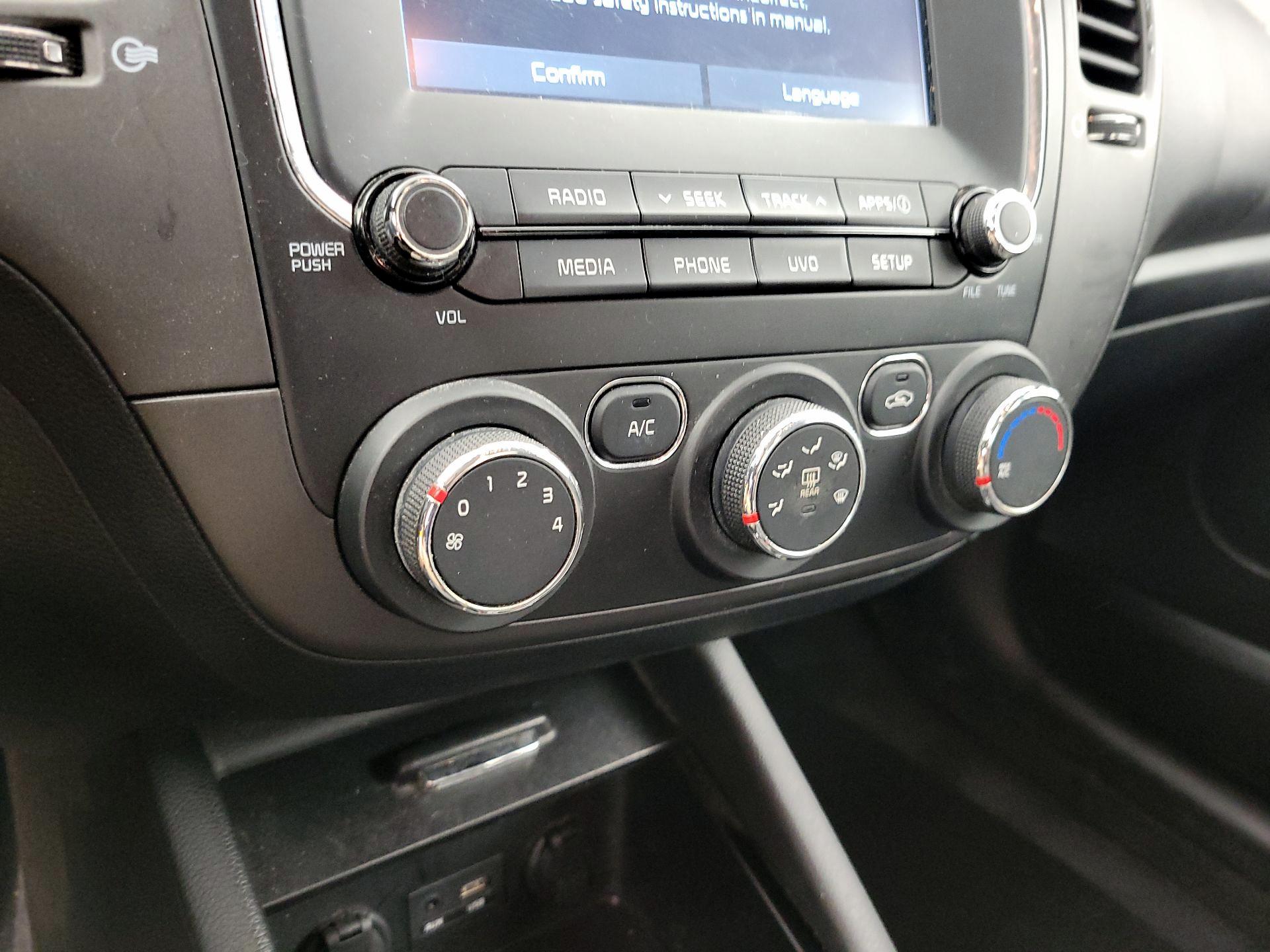 Thumbnail: 2018 Kia Forte - 16