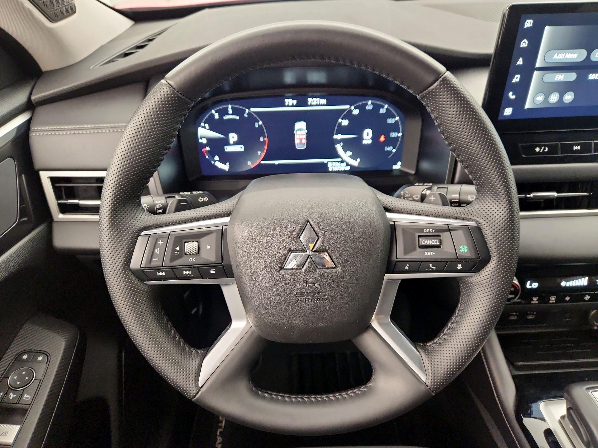 Thumbnail: 2025 Mitsubishi Outlander - 10