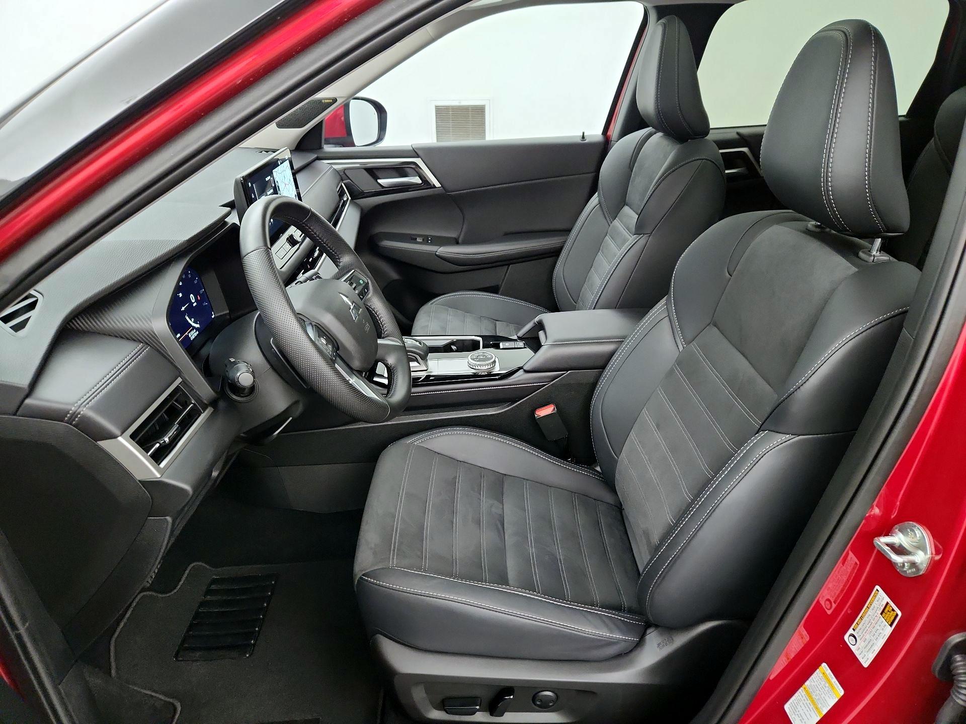 Thumbnail: 2025 Mitsubishi Outlander - 11