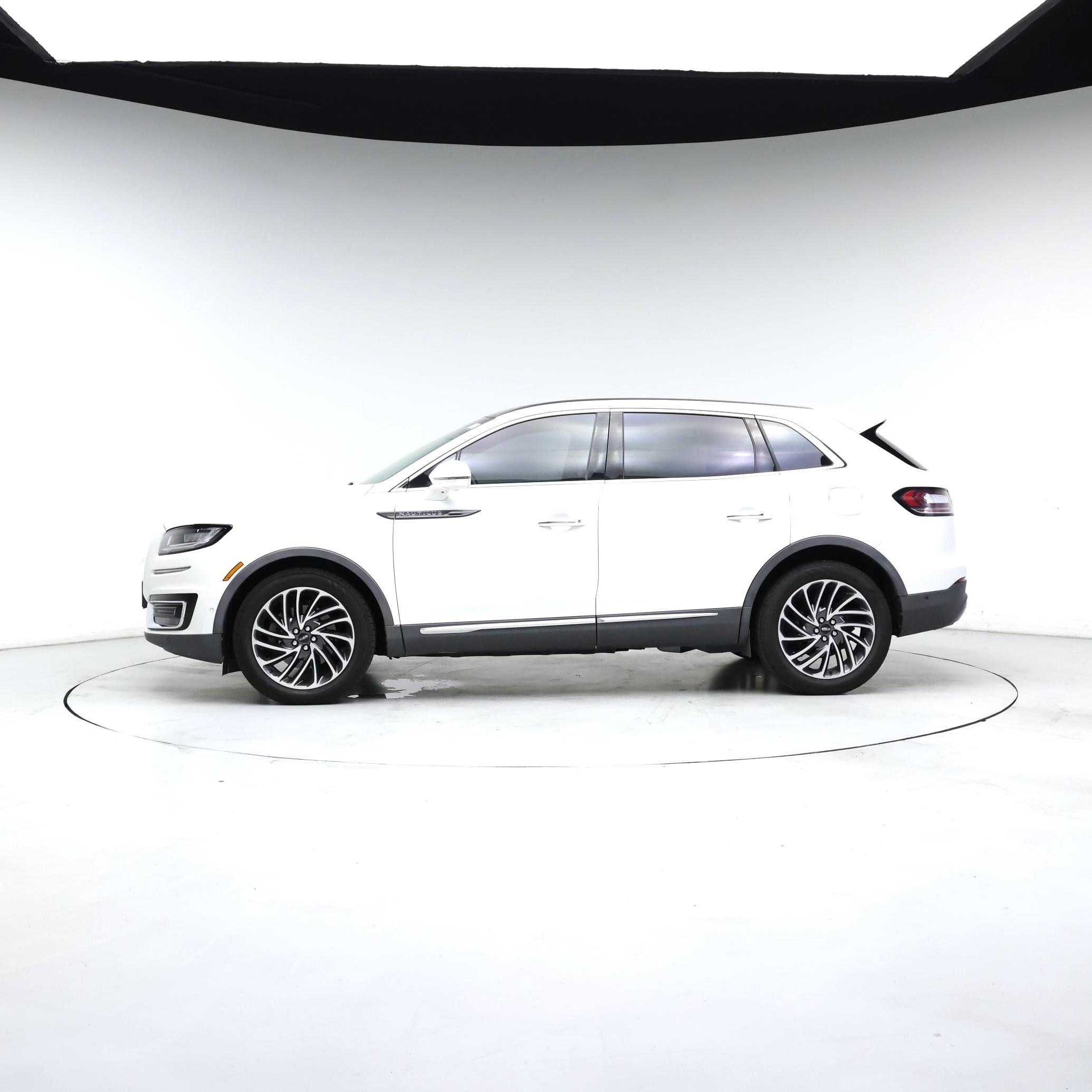 Thumbnail: 2020 Lincoln Nautilus - 3
