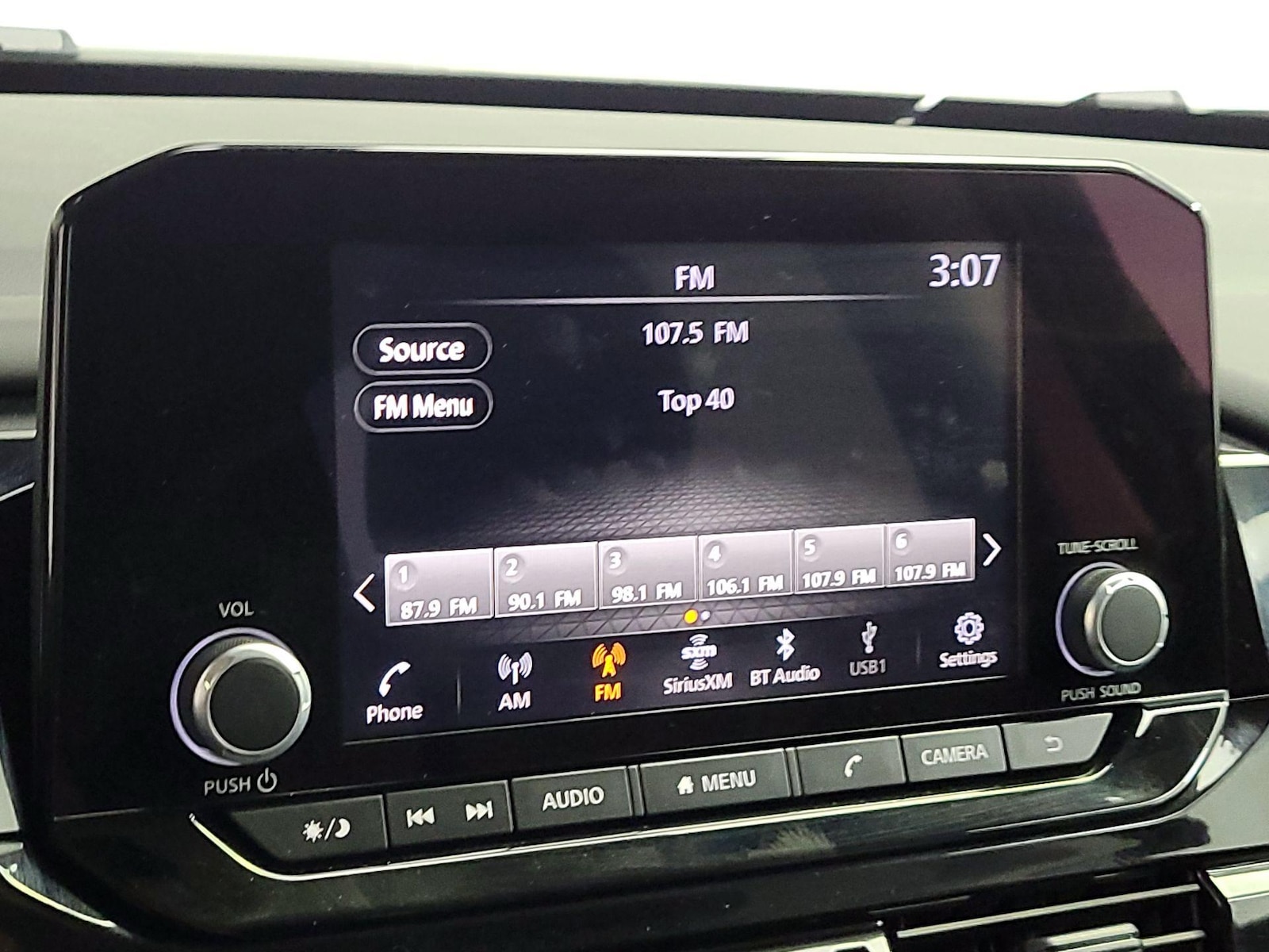 2025 Nissan Pathfinder SV - Photo 16