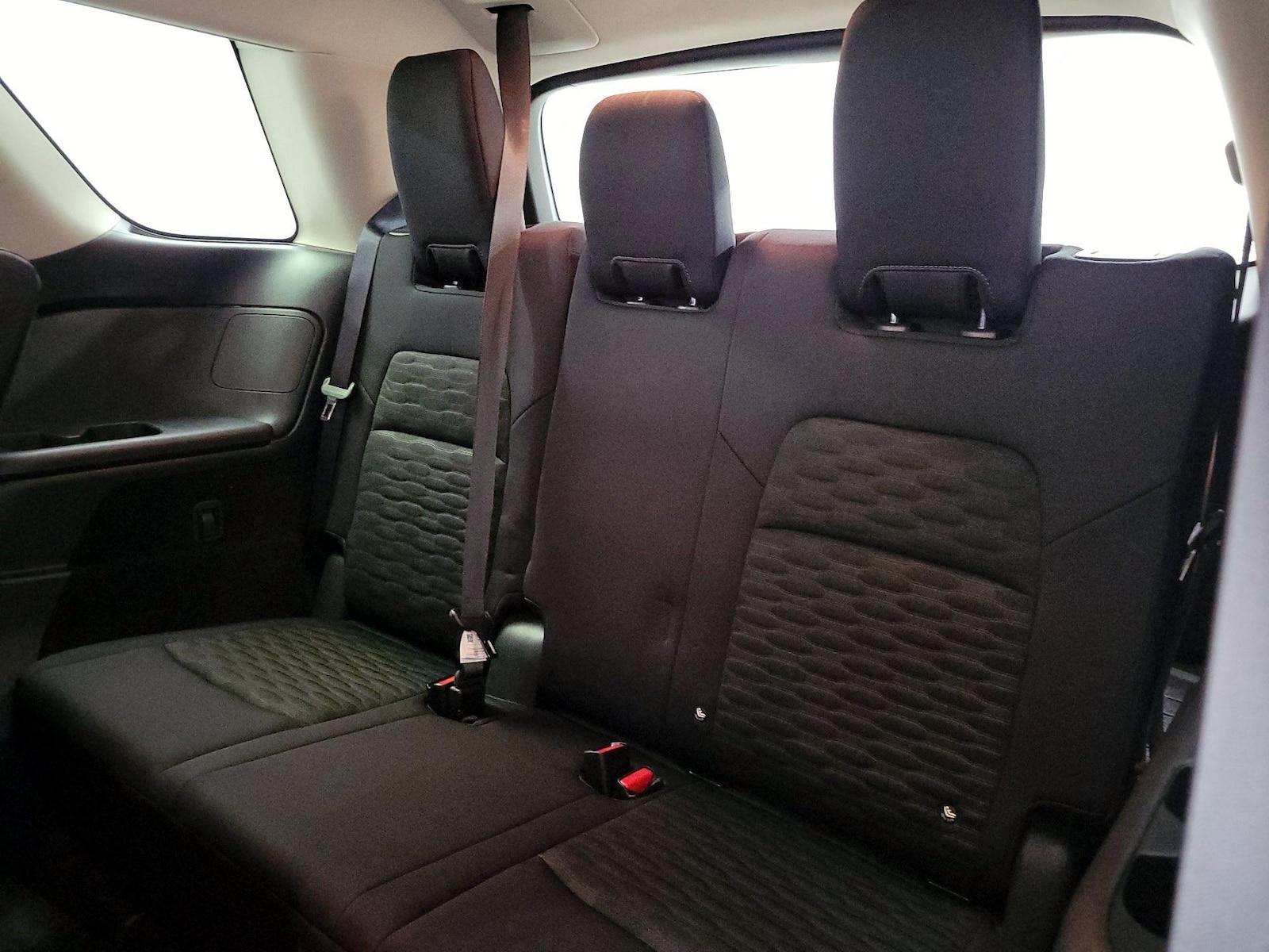 2025 Nissan Pathfinder SV - Photo 21