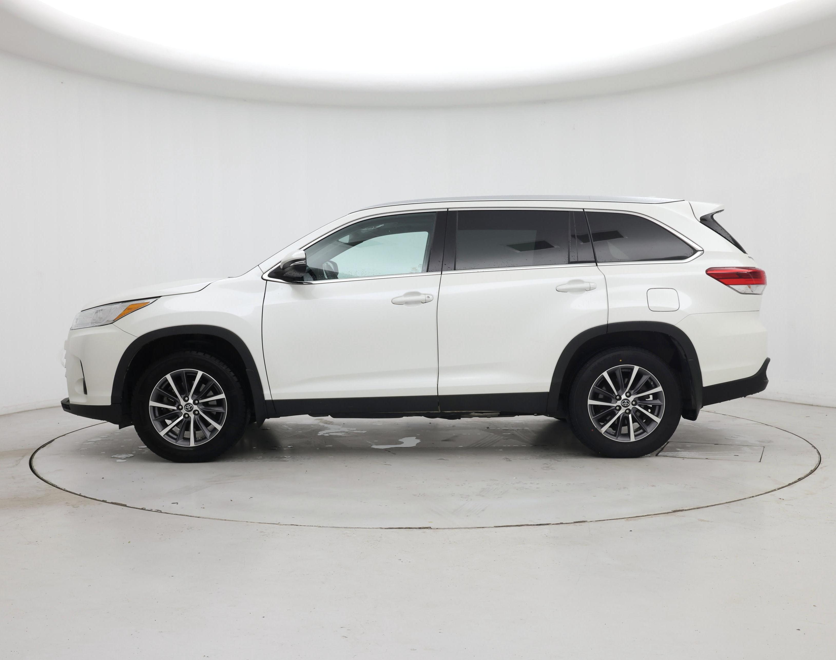 Thumbnail: 2019 Toyota Highlander - 3