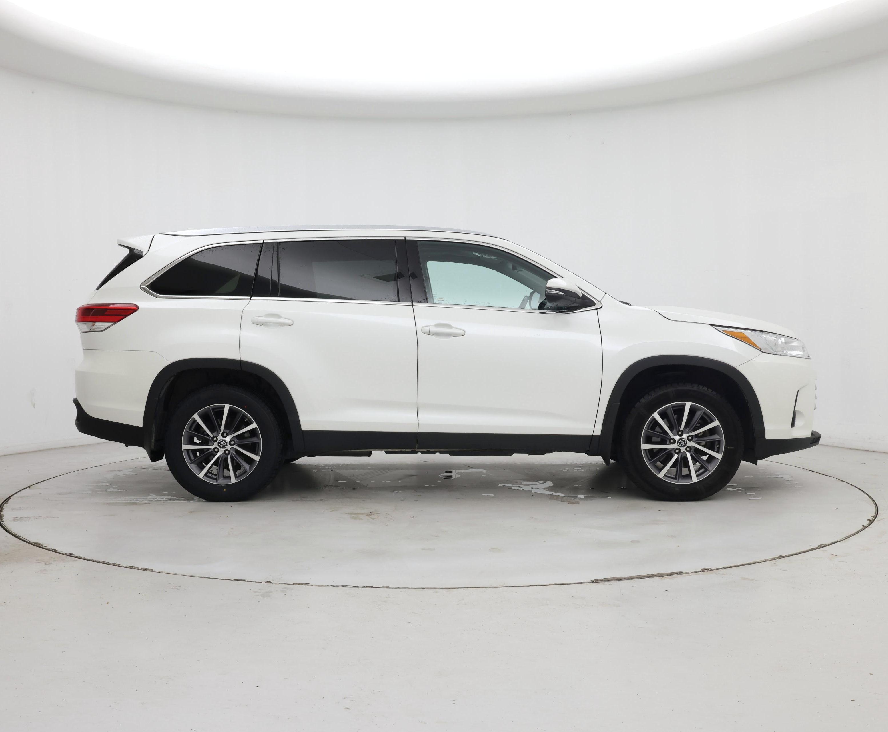 Thumbnail: 2019 Toyota Highlander - 7