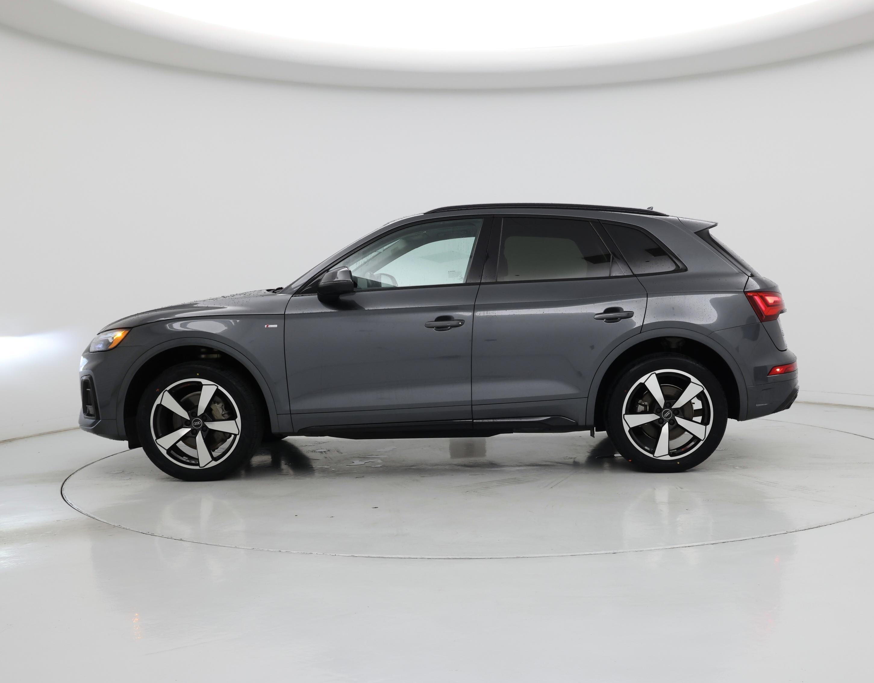 Thumbnail: 2023 Audi Q5 - 3