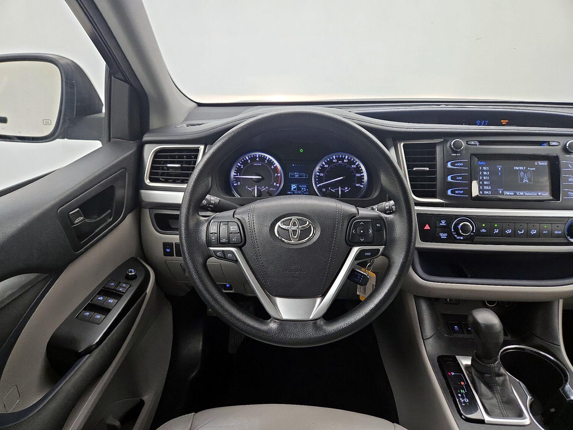 Thumbnail: 2016 Toyota Highlander - 10