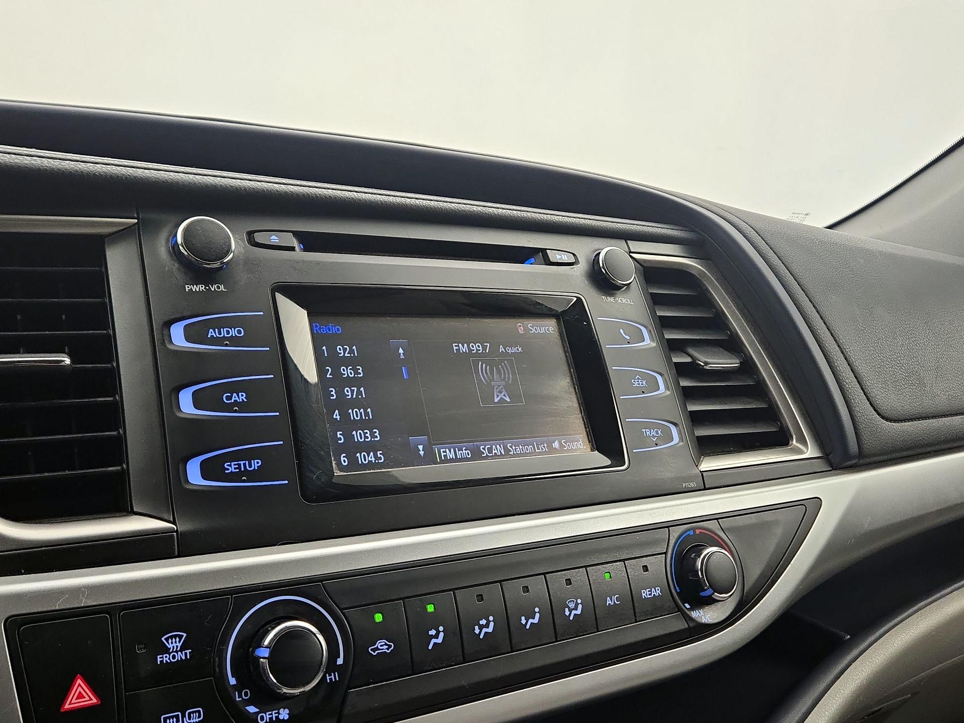 Thumbnail: 2016 Toyota Highlander - 15