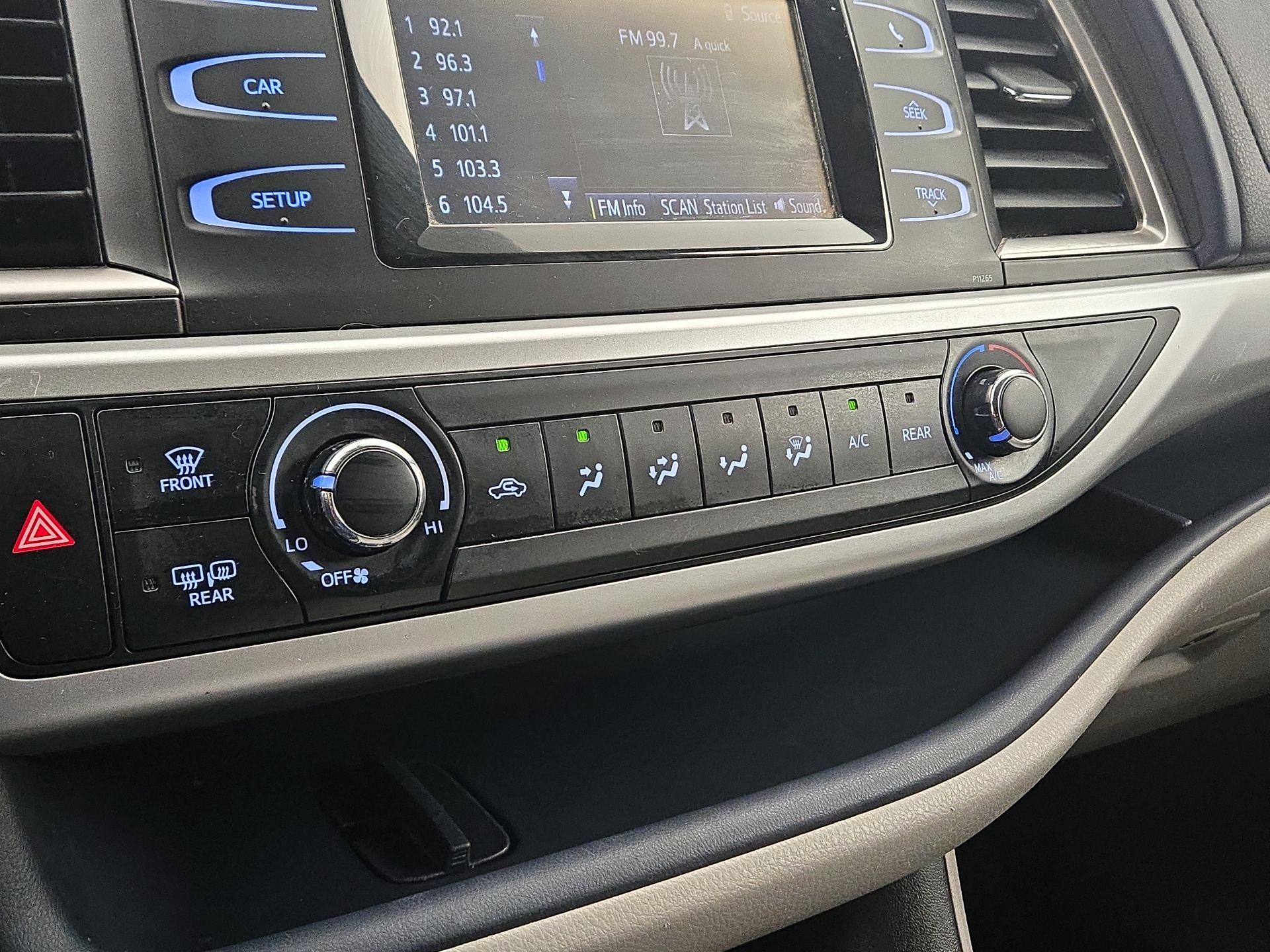 Thumbnail: 2016 Toyota Highlander - 16