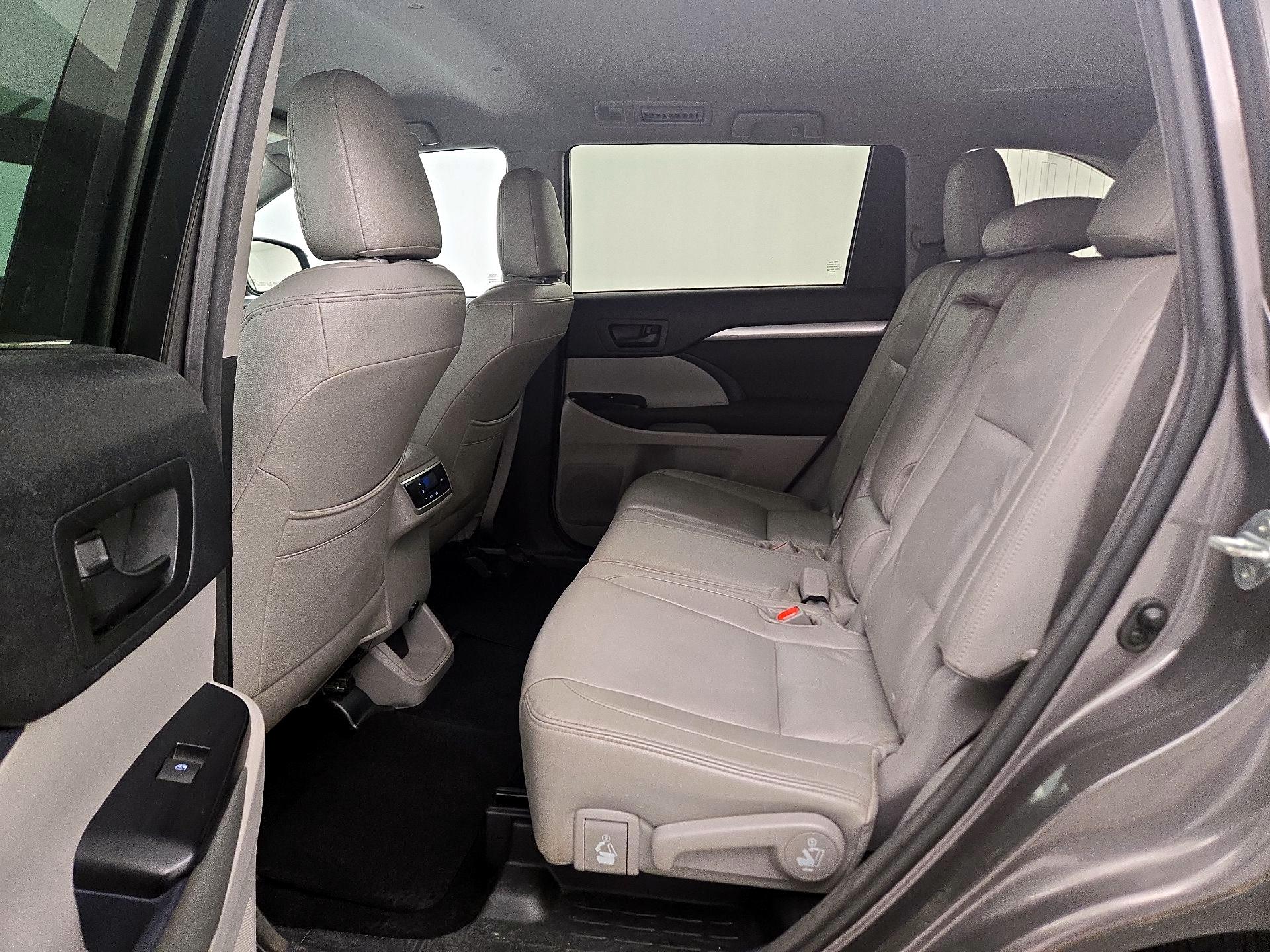 Thumbnail: 2016 Toyota Highlander - 19