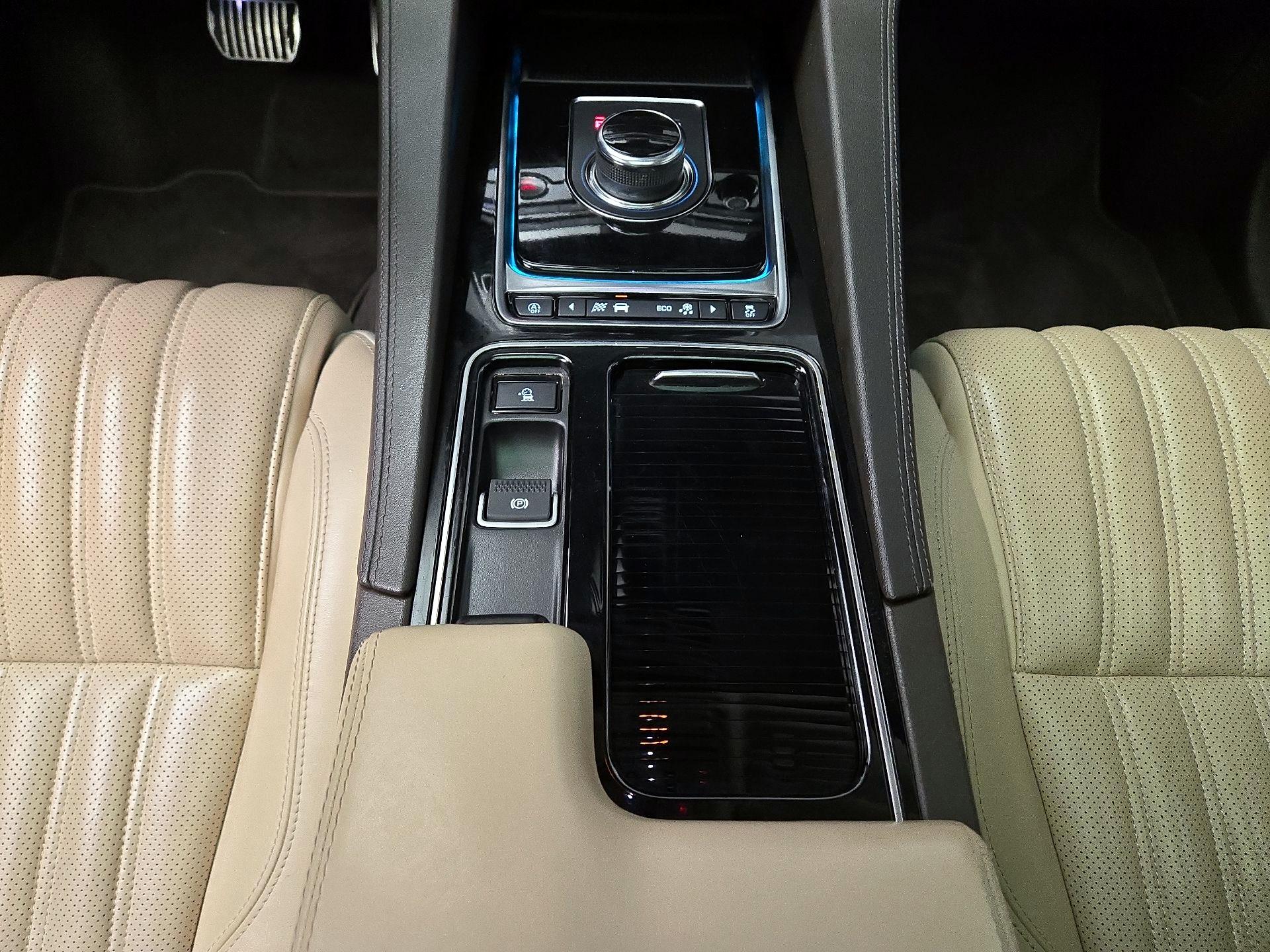 Thumbnail: 2019 Jaguar F-Pace - 18