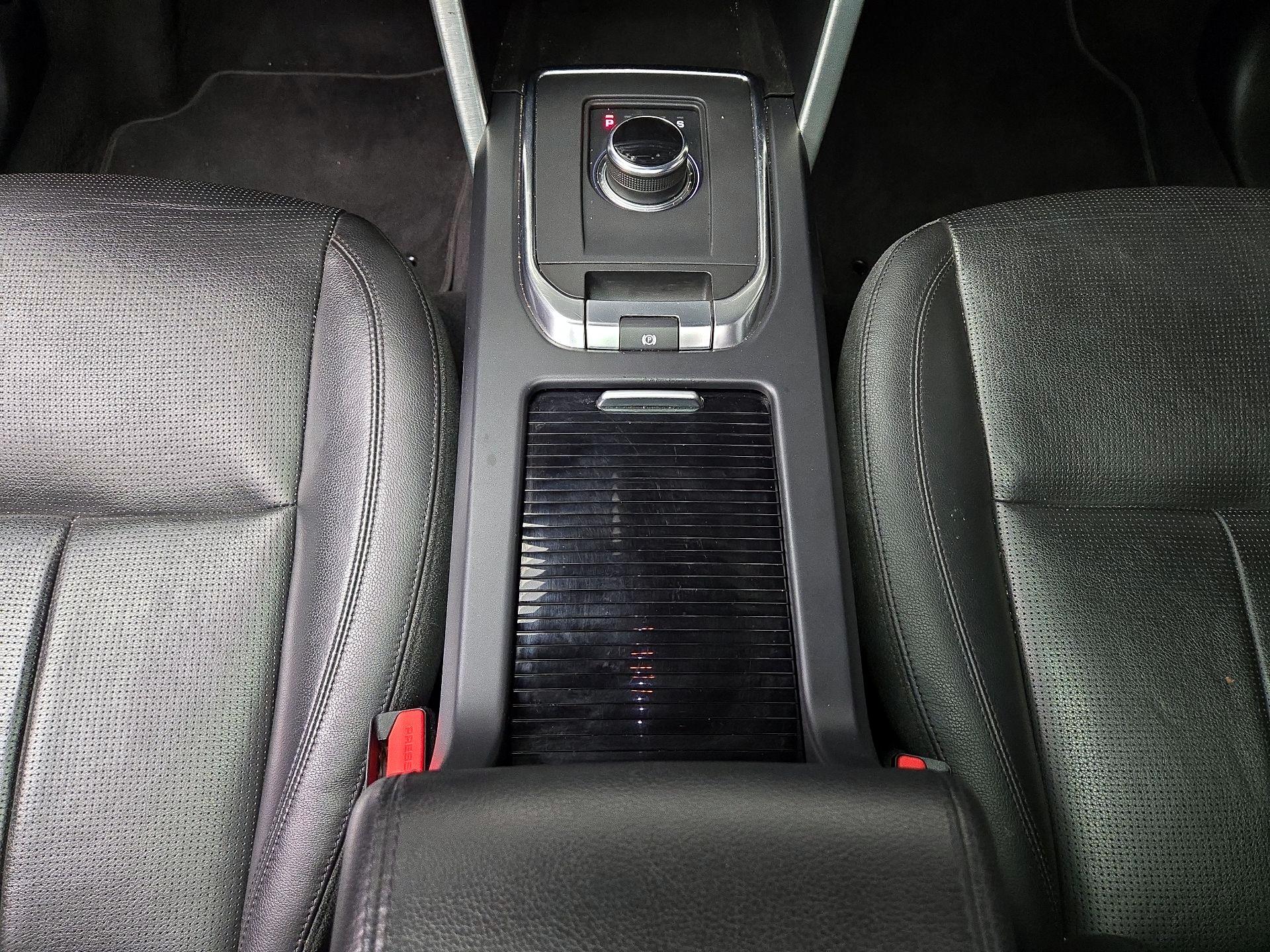 Thumbnail: 2019 Land Rover Discovery Sport - 17