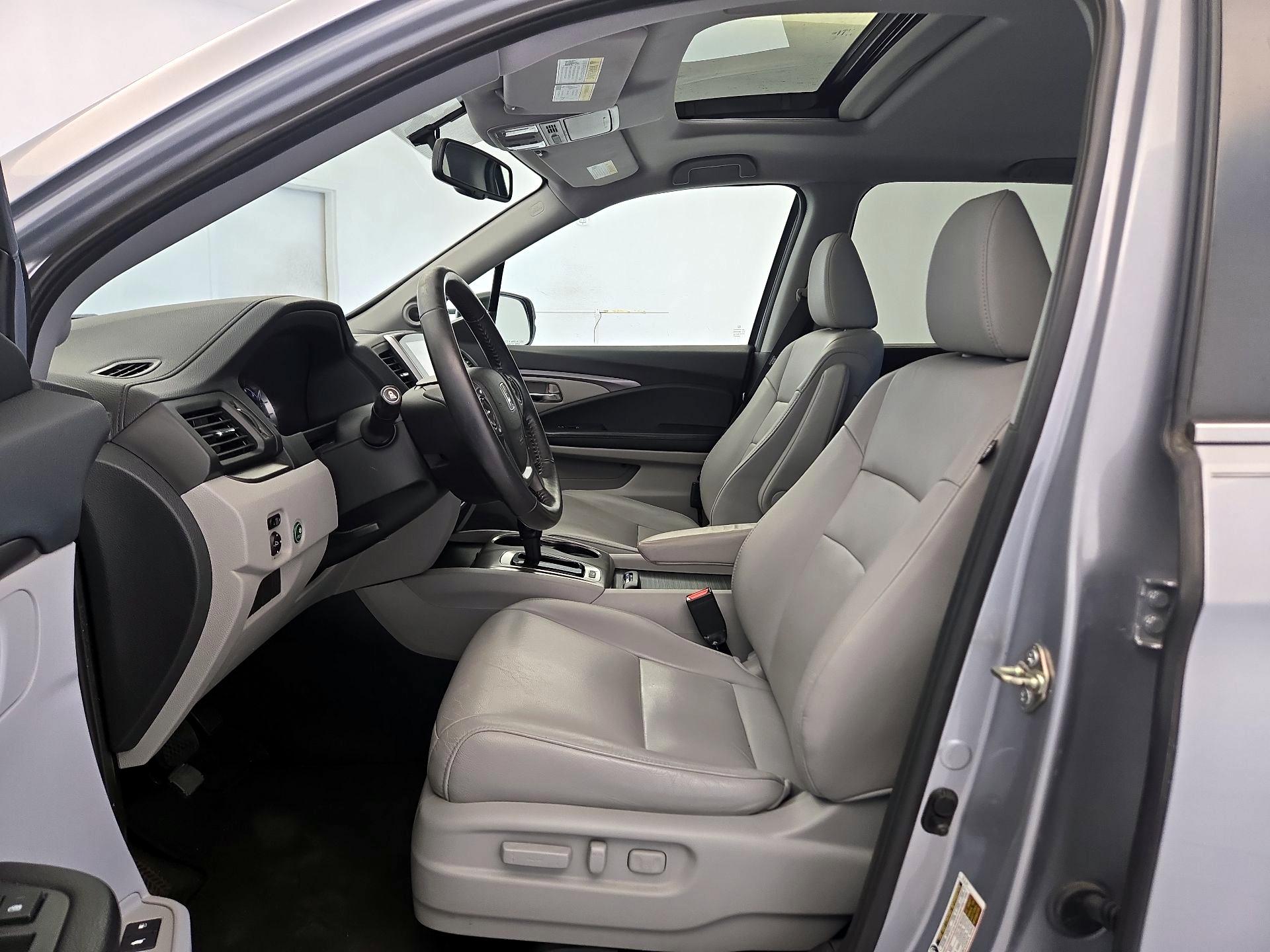 Thumbnail: 2017 Honda Pilot - 9