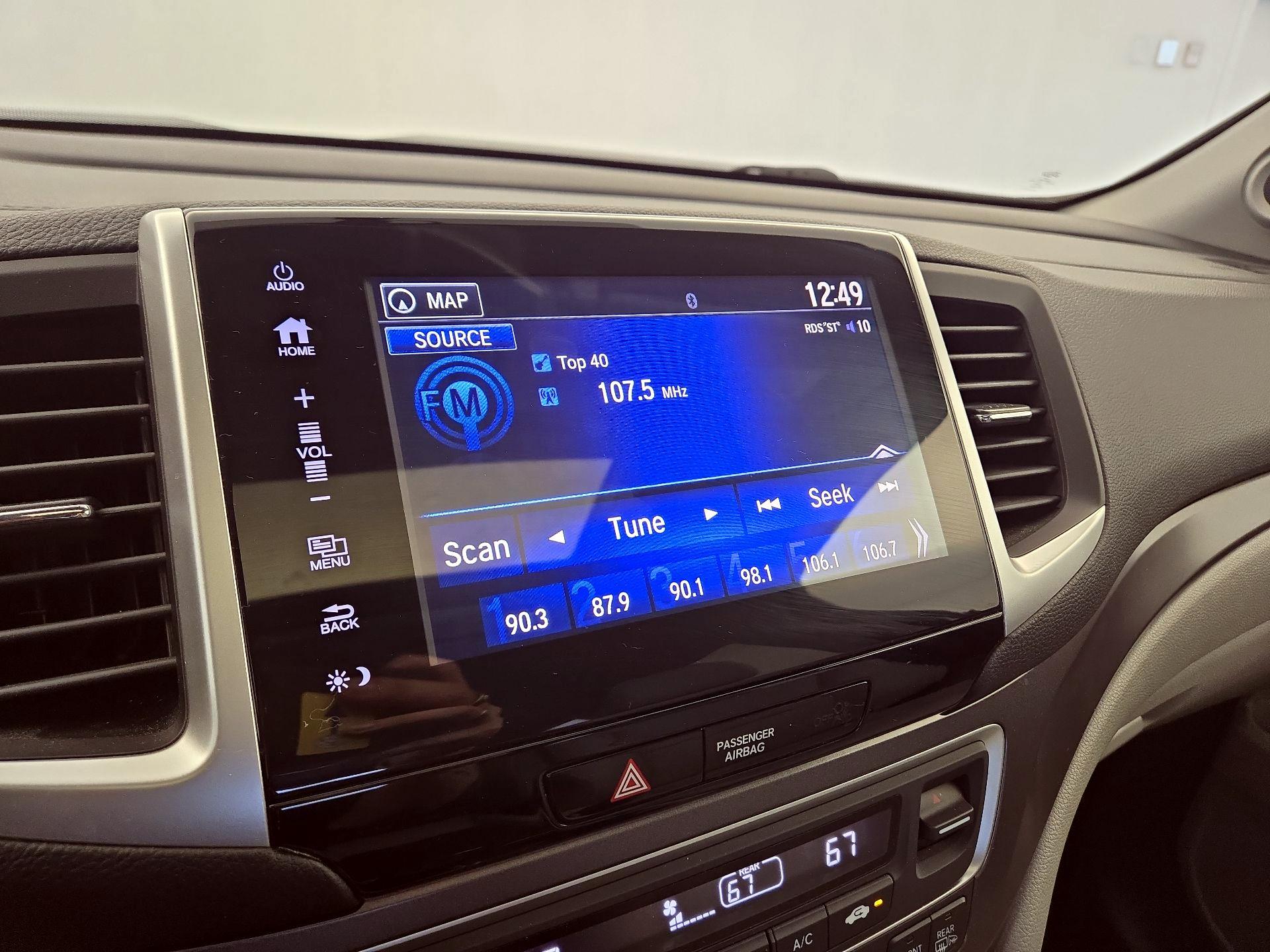 Thumbnail: 2017 Honda Pilot - 14