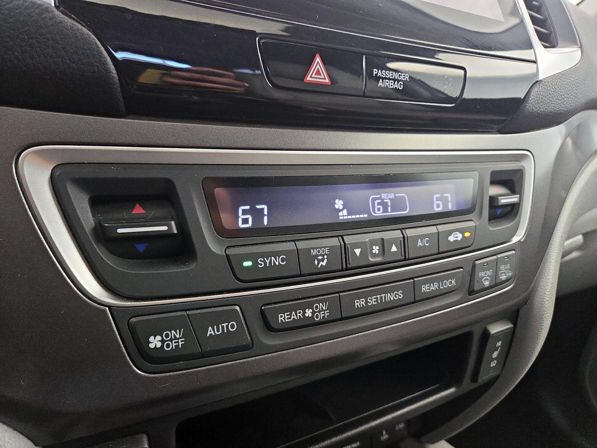 Thumbnail: 2017 Honda Pilot - 15