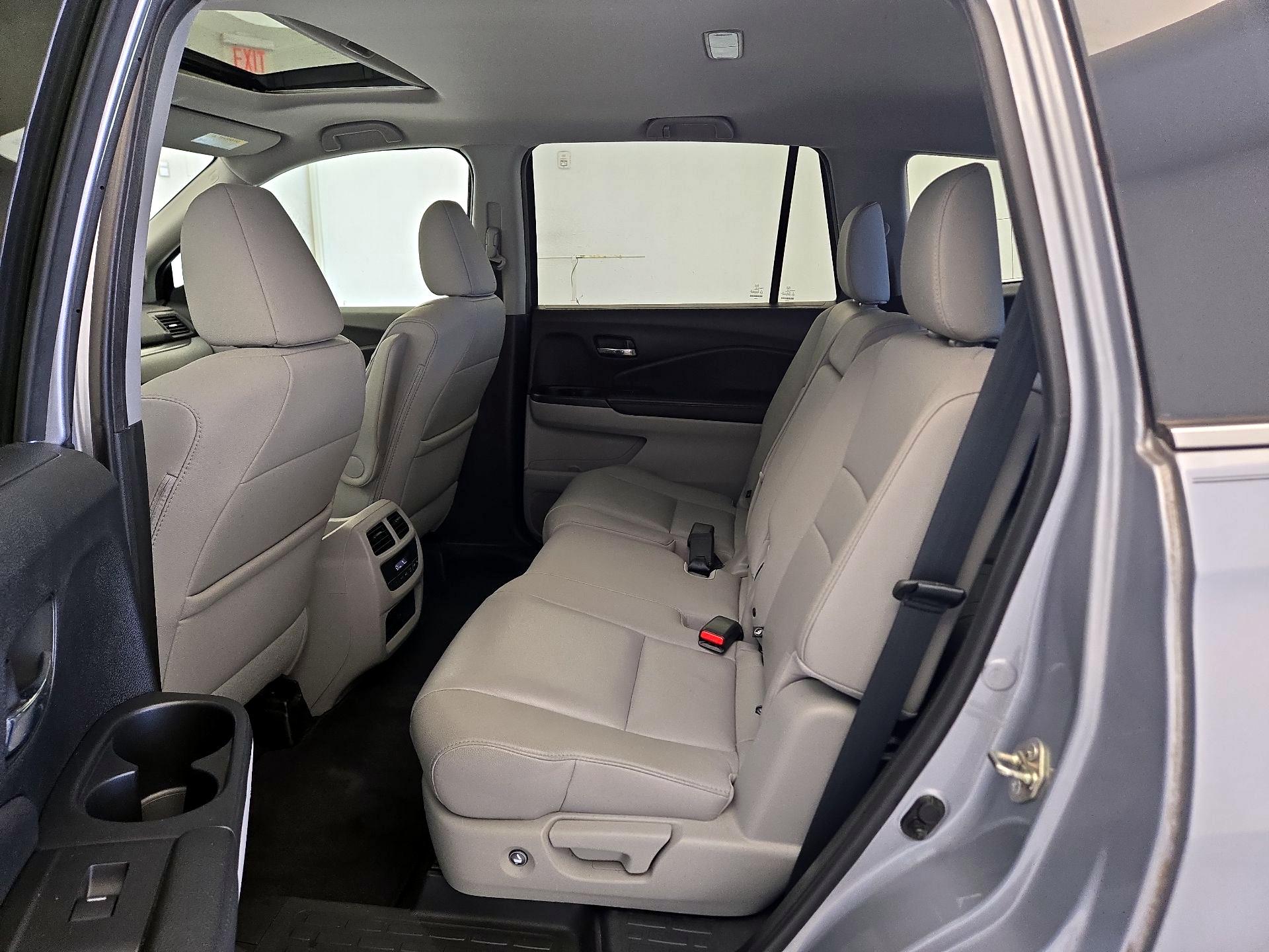 Thumbnail: 2017 Honda Pilot - 19
