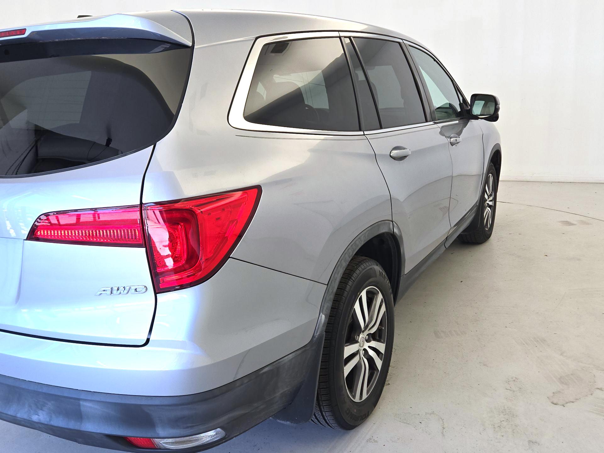 Thumbnail: 2017 Honda Pilot - 5