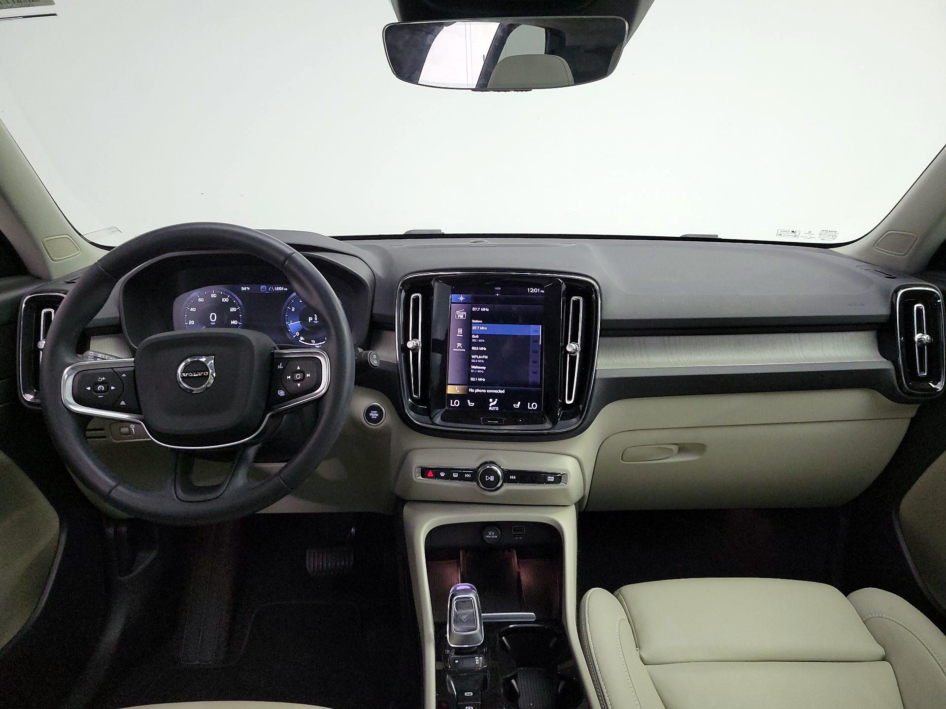 Thumbnail: 2022 Volvo XC40 - 9
