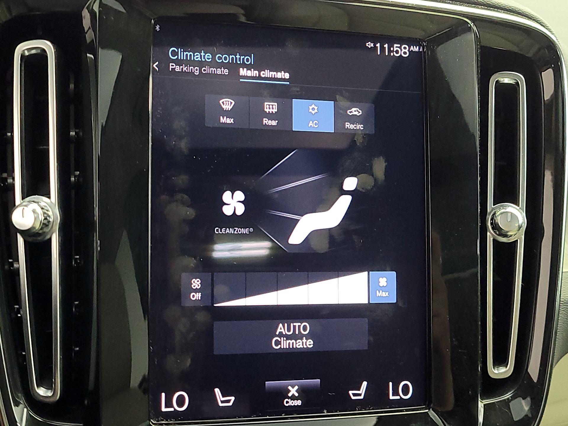 Thumbnail: 2022 Volvo XC40 - 17